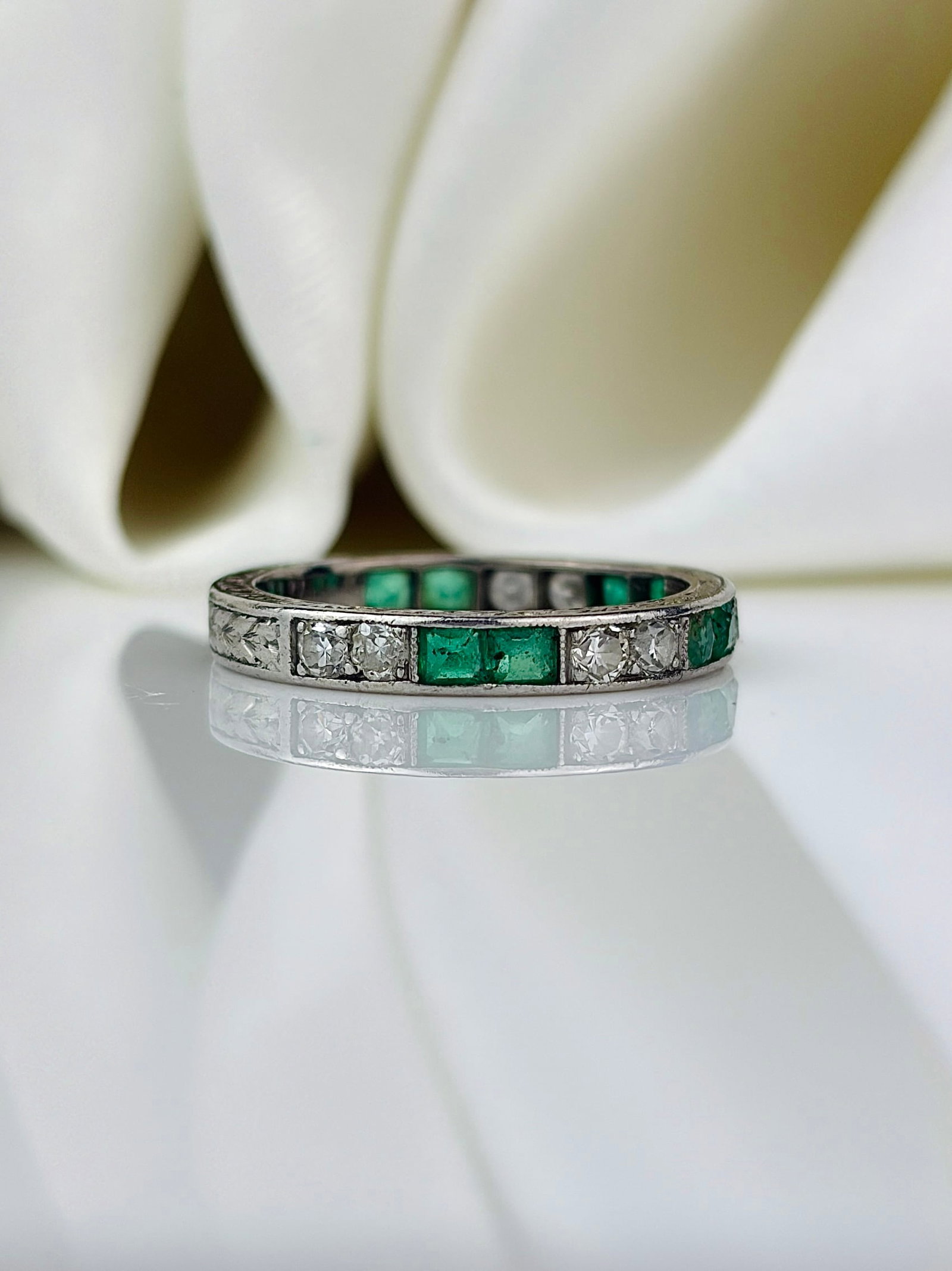wonderful 18ct white gold emerald and diamond eternity band style ring: wonderful 18ct white gold emerald and diamond eternity band style ring Gorgeous bright square cut emeralds spaced by sparkling diamonds, and lovely engraved band!
