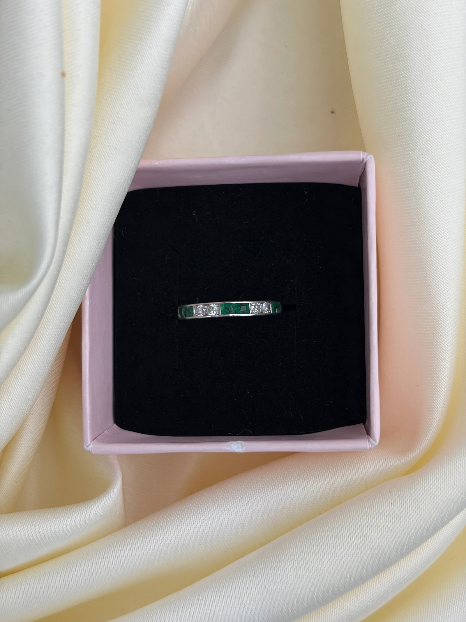 wonderful 18ct white gold emerald and diamond eternity band style ring - 7