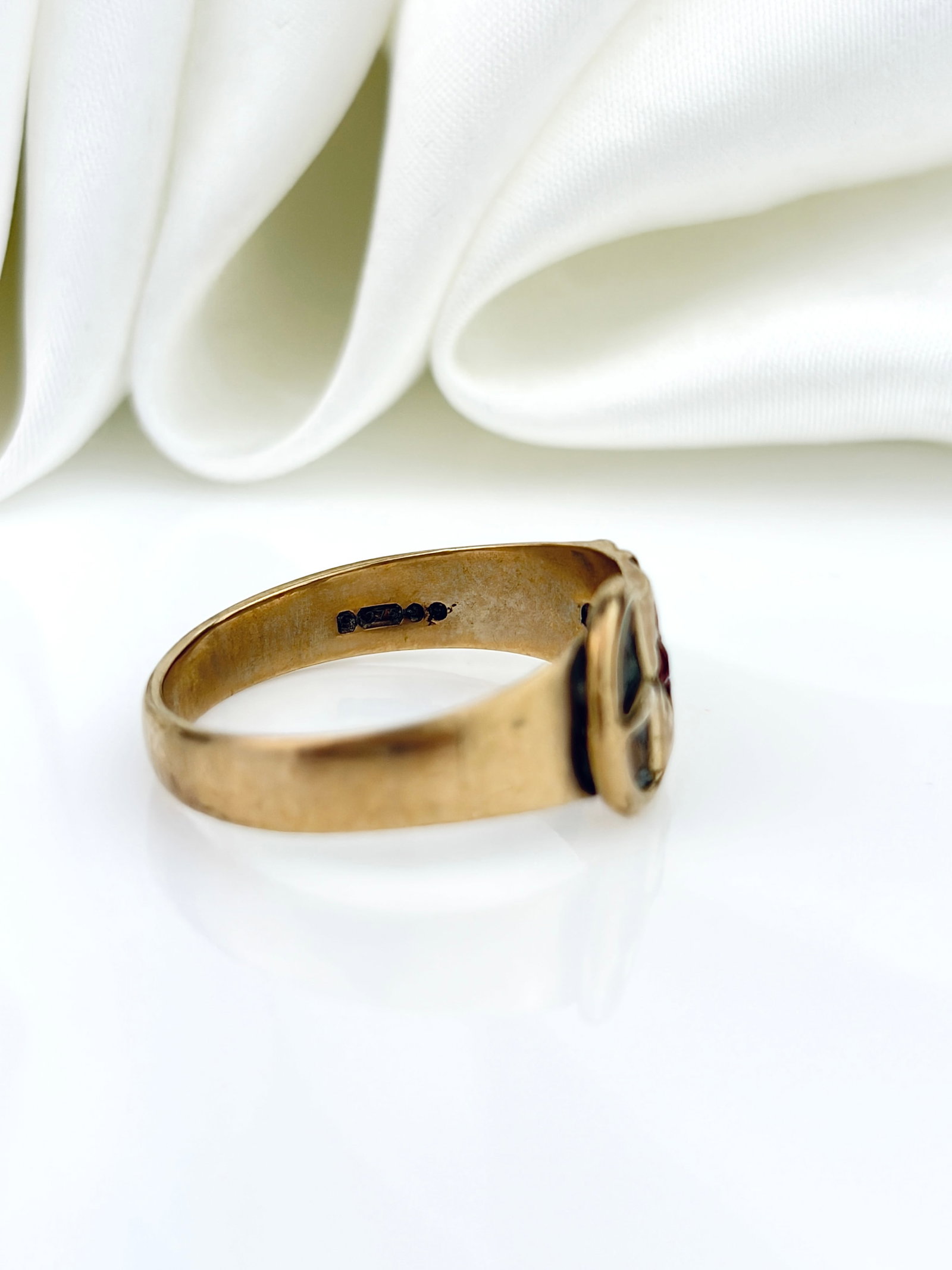ANTIQUE 9CT YELLOW GOLD GARNET BUCKLE RING - 4