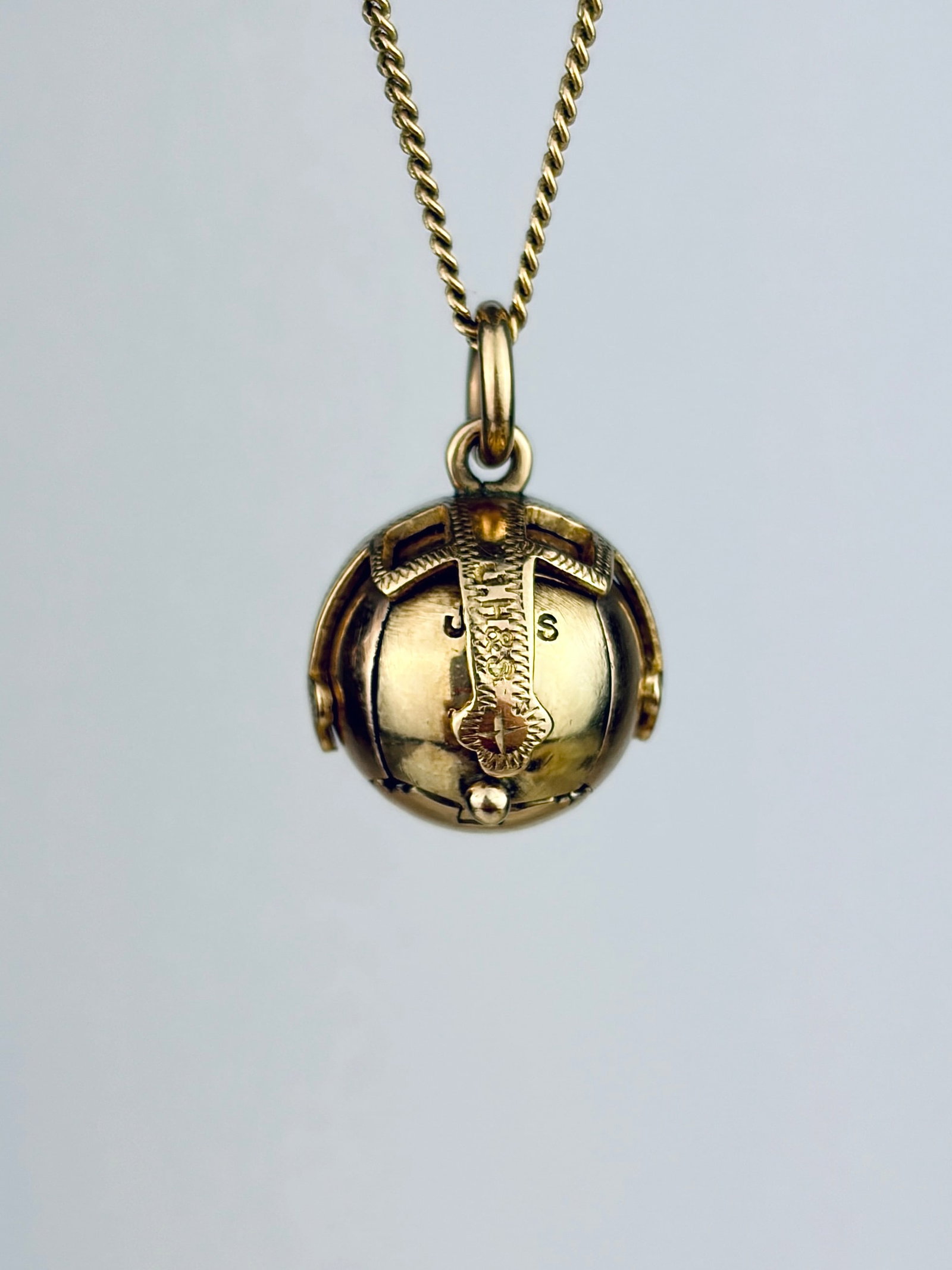 ANTIQUE 9CT GOLD ON SILVER MASONIC ORB BALL PENDANT (1 of 6)