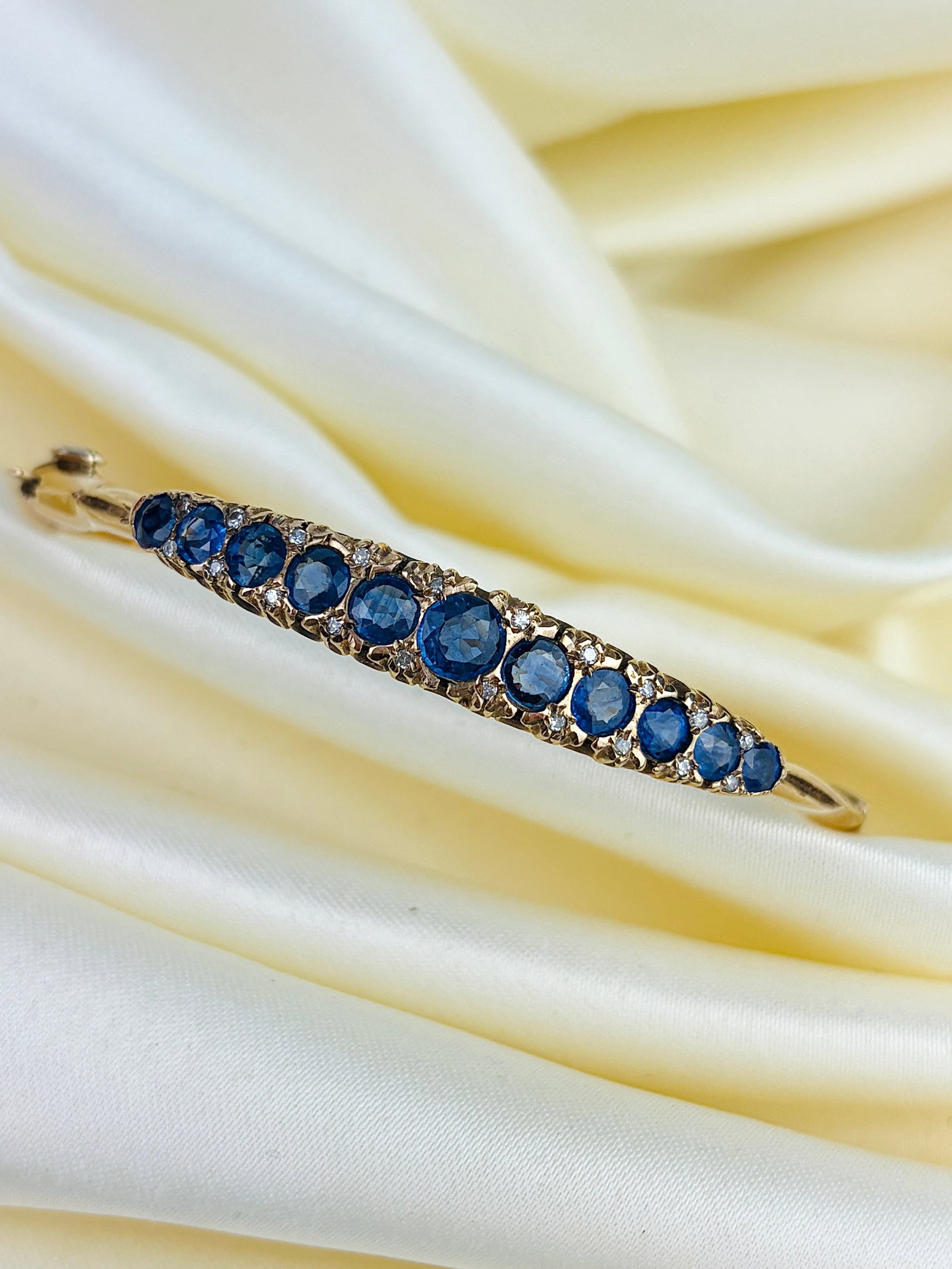 Outstanding Vintage 9ct Gold Sapphire and Diamond Bangle/Bracelet - 7