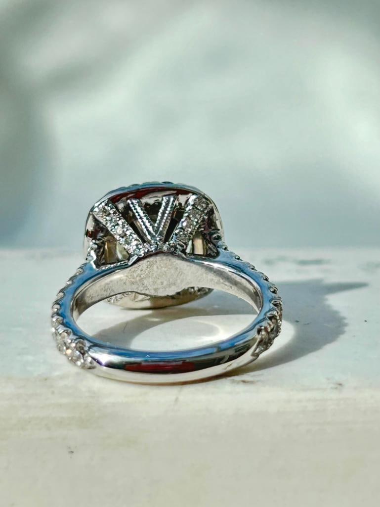 *Wonderful 14k White Gold Diamond Halo Ring - 11