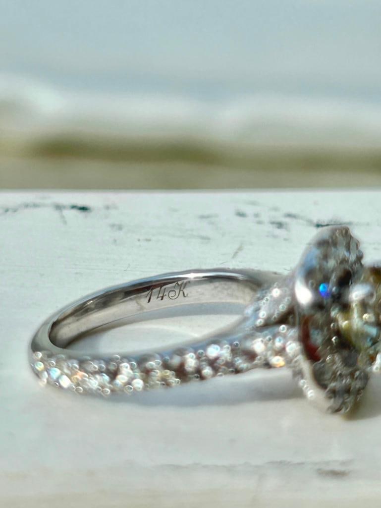 *Wonderful 14k White Gold Diamond Halo Ring - 12