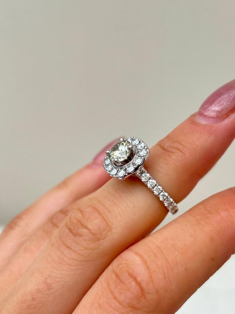 *Wonderful 14k White Gold Diamond Halo Ring - 16