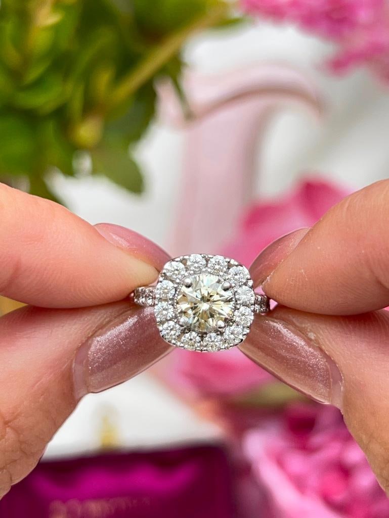 *Wonderful 14k White Gold Diamond Halo Ring - 3