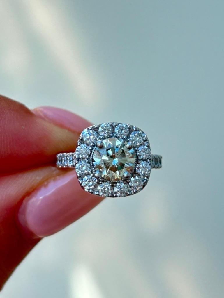 *Wonderful 14k White Gold Diamond Halo Ring - 8