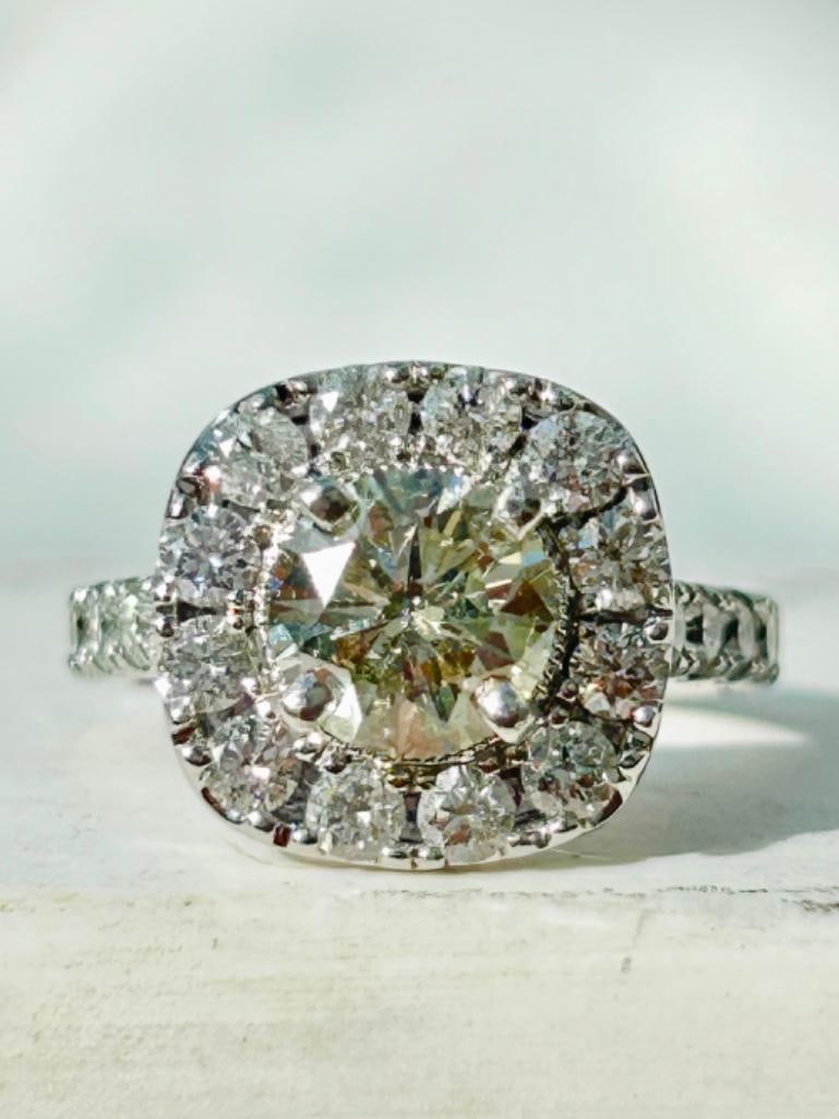 *Wonderful 14k White Gold Diamond Halo Ring - 9