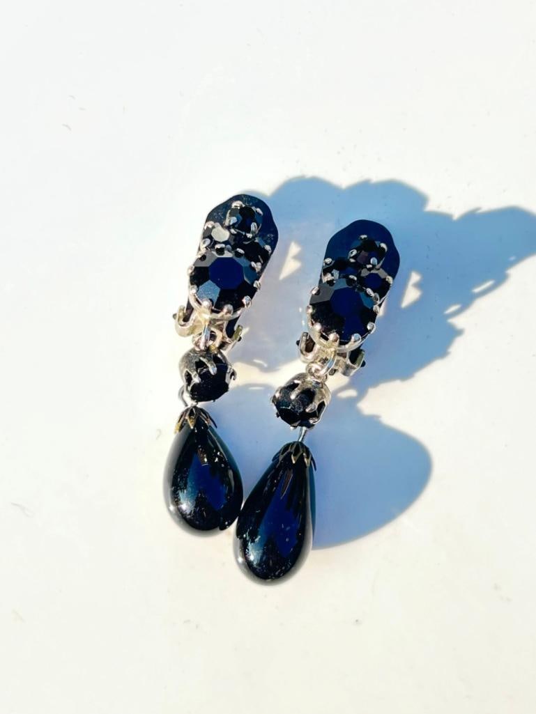 Vintage Jet Drop Earrings: Vintage Jet Drop Earrings chunky pair of clip on earrings measurements size 48mm x 8mm weight 10.43g materials jet 