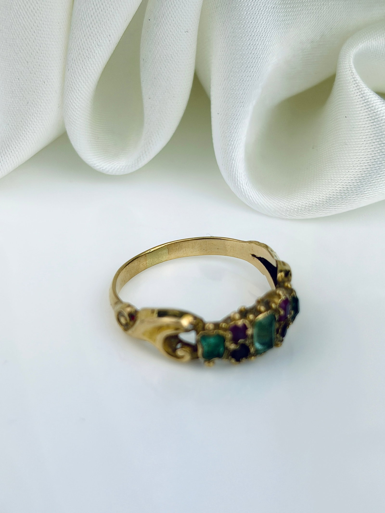 WONDERFUL ANTIQUE 18CT YELLOW GOLD EMERALD AND RUBY RING - 4