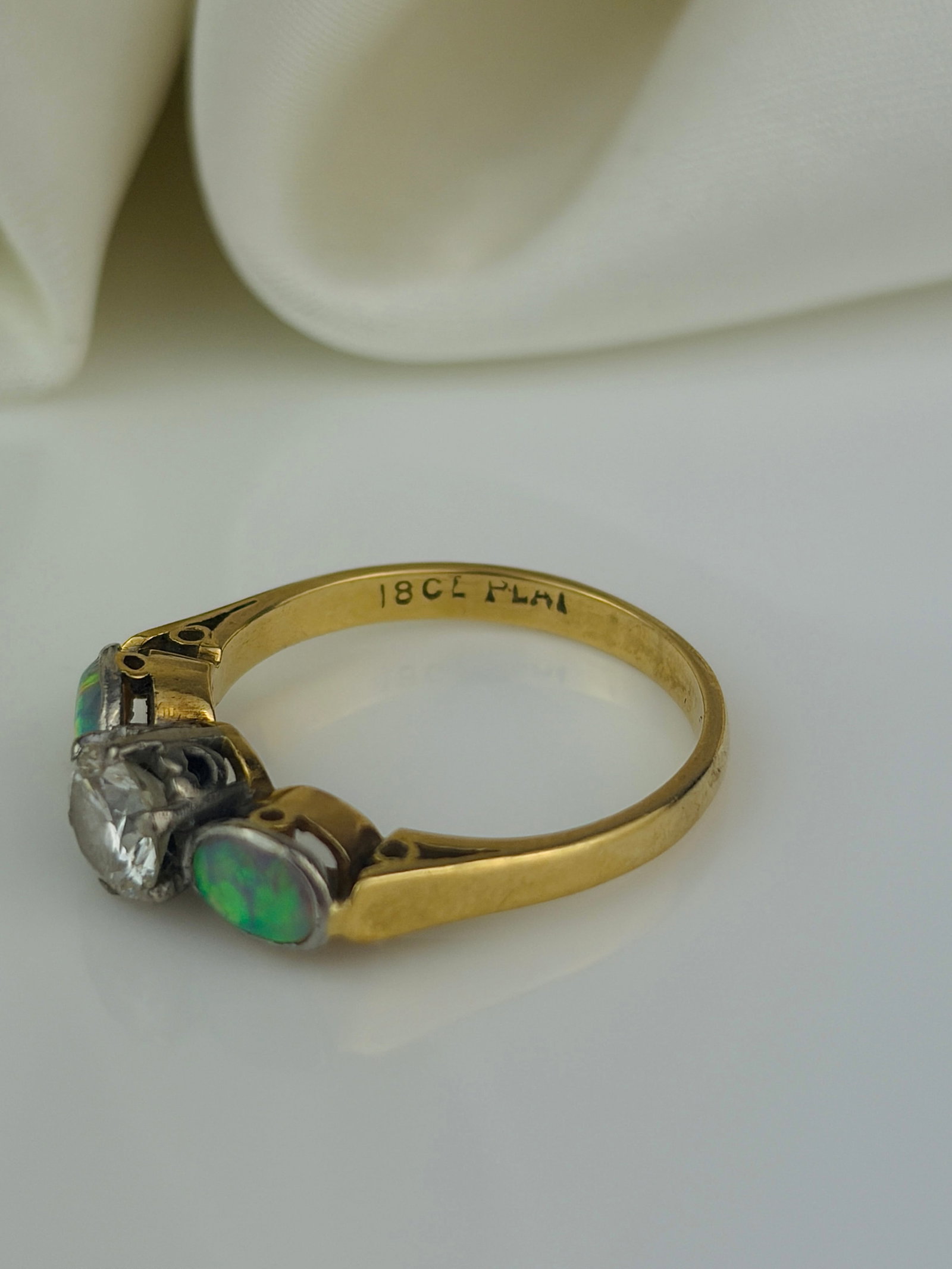 Unusual black opal and 70pts diamond 3 stone ring in 18ct yellow gold and platinum - 4