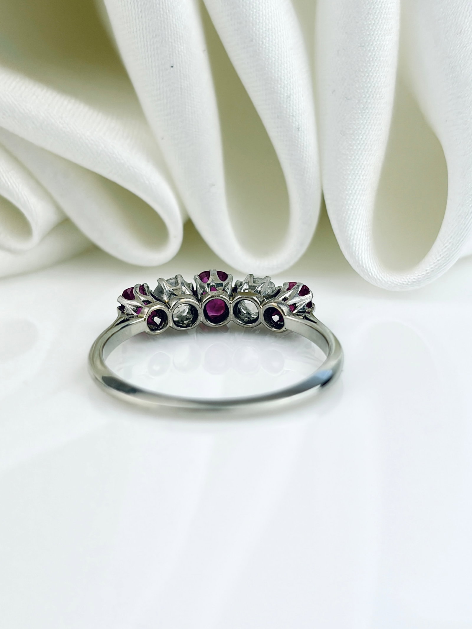 ANTIQUE 18CT GOLD AND PLATINUM RUBY AND DIAMOND 5 STONE RING - 7