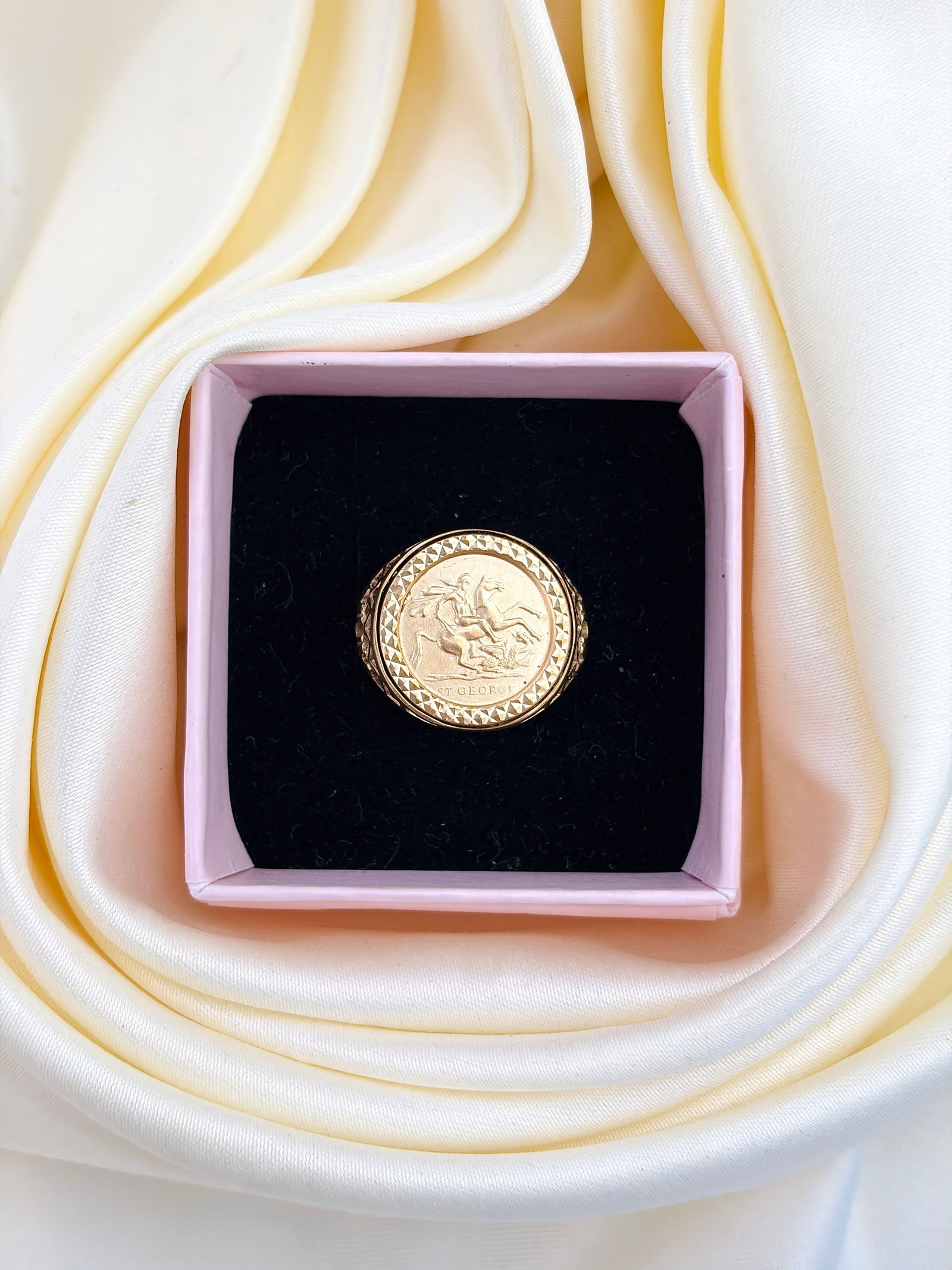 VINTAGE 9CT GOLD RING - 11