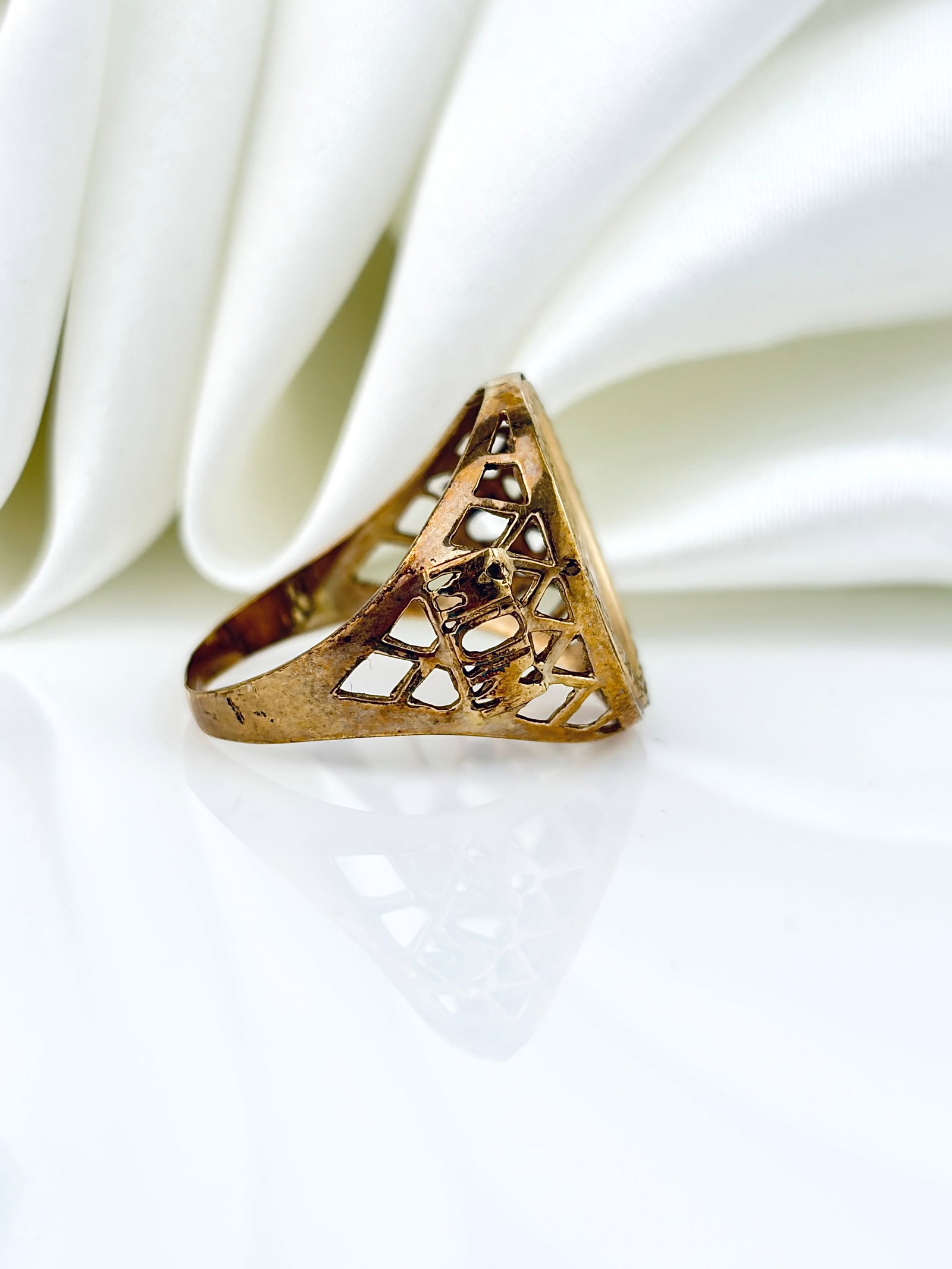 VINTAGE 9CT GOLD RING - 3