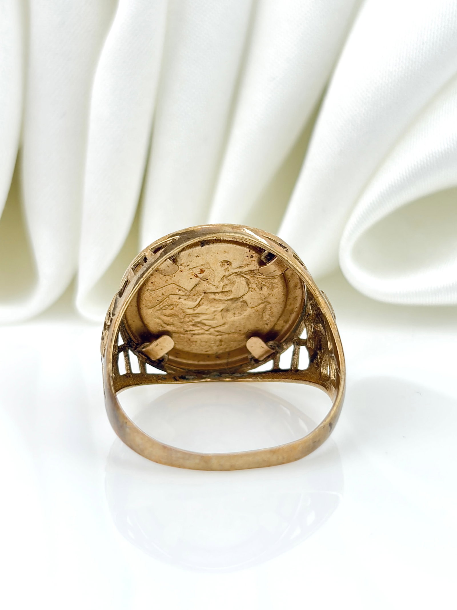 VINTAGE 9CT GOLD RING - 4