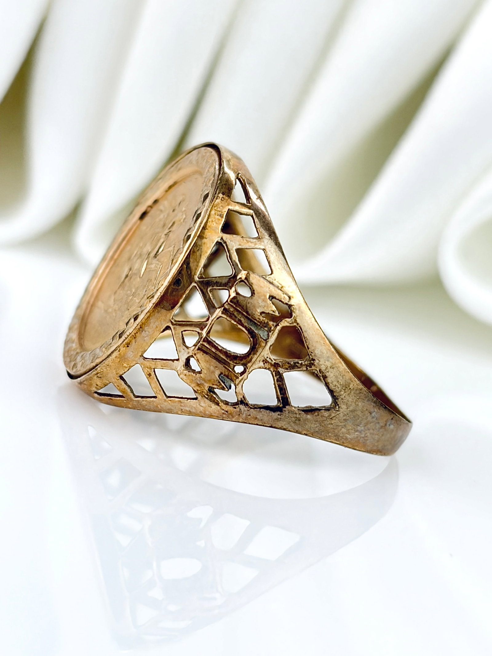 VINTAGE 9CT GOLD RING - 5