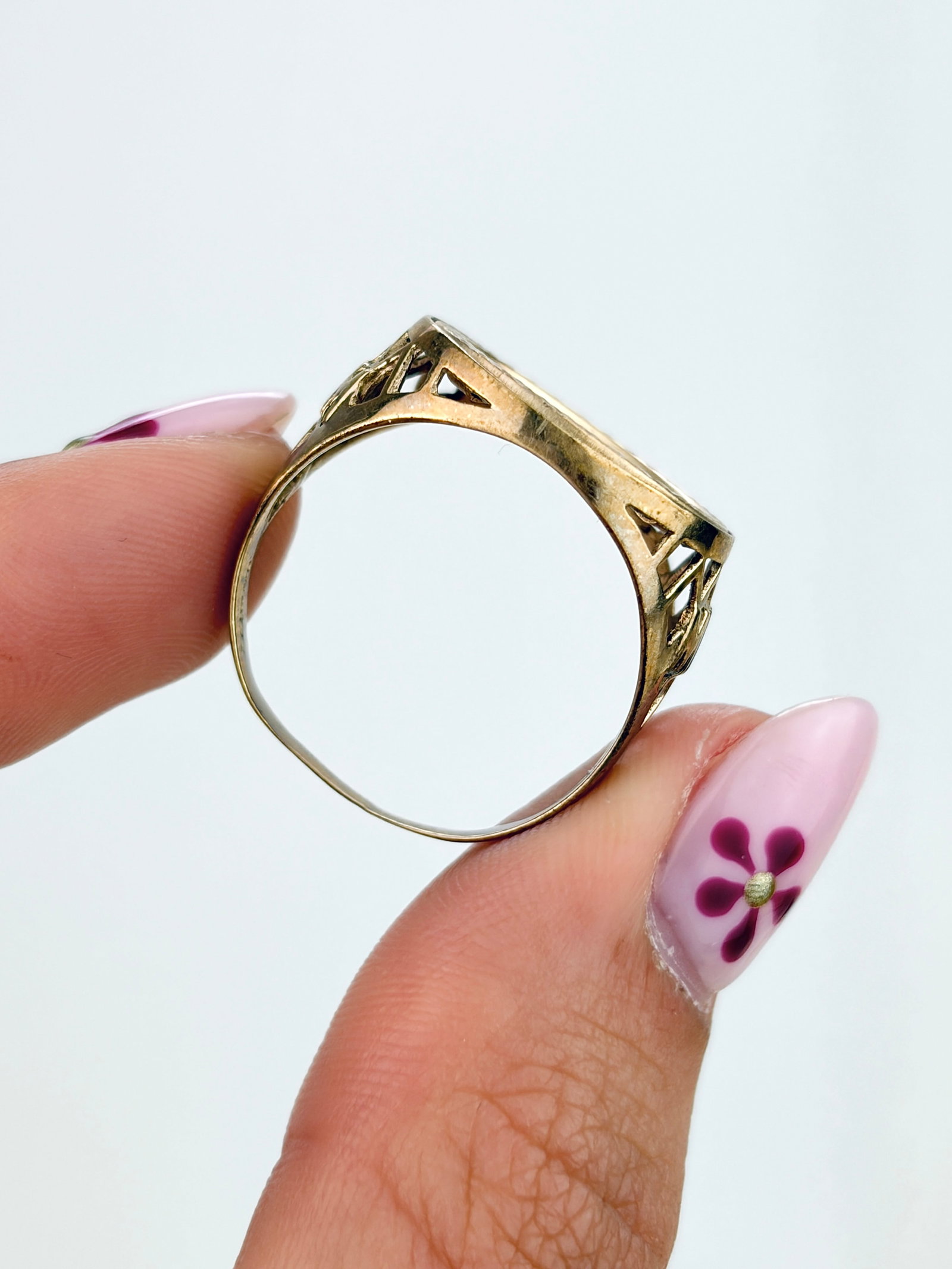 VINTAGE 9CT GOLD RING - 8