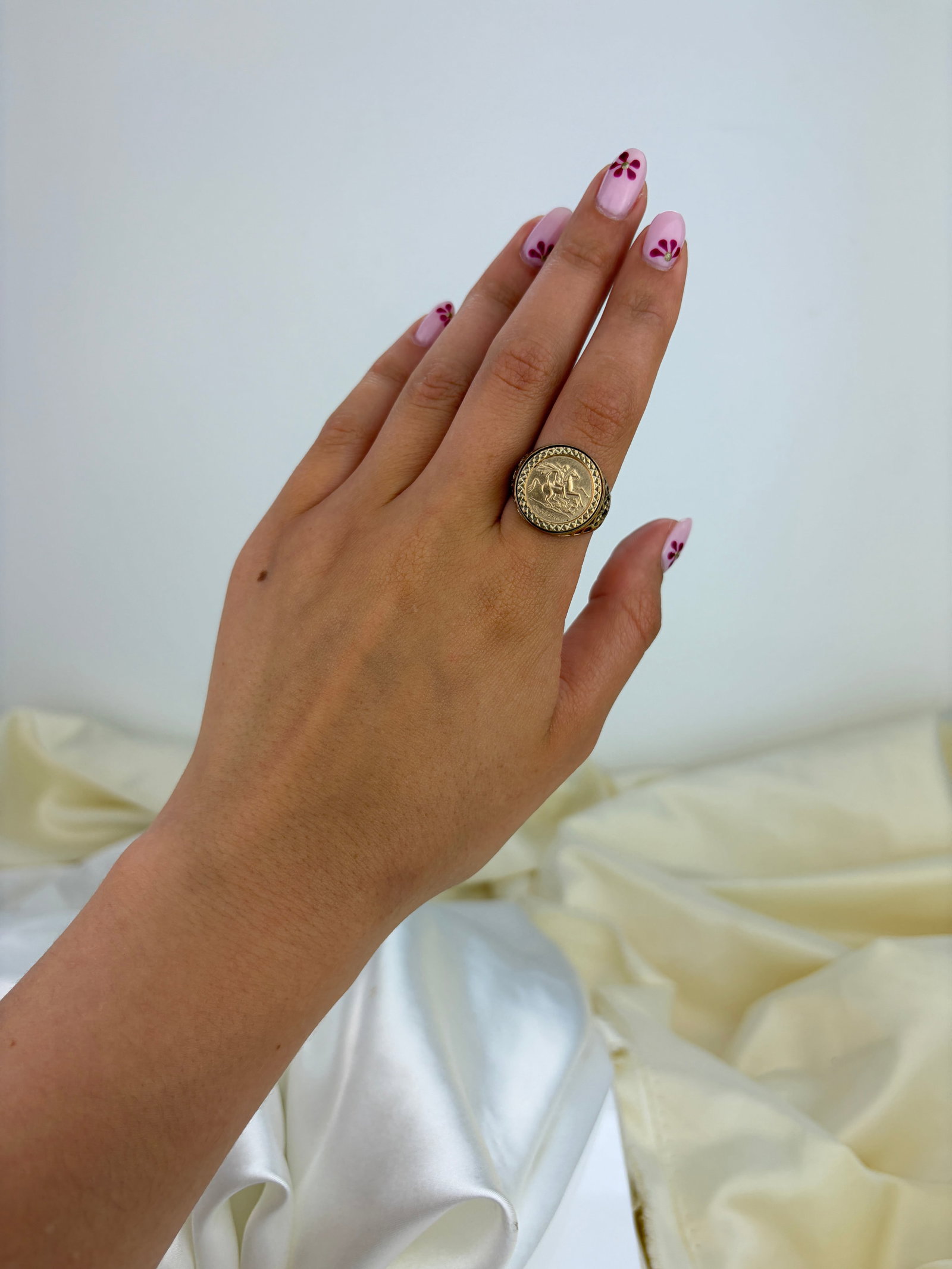 VINTAGE 9CT GOLD RING - 9