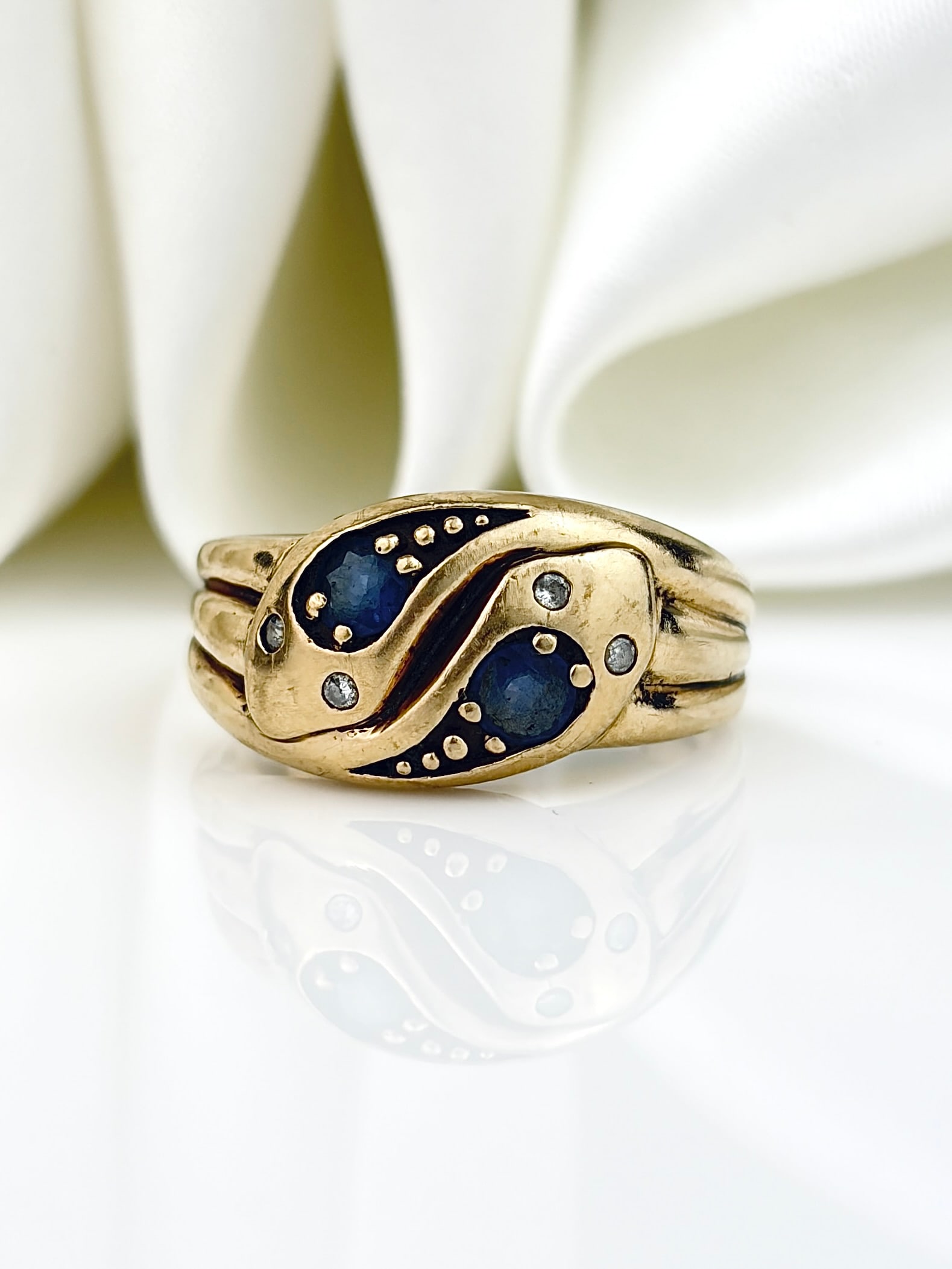 ANTIQUE VICTORIAN 9CT YELLOW GOLD SAPPHIRE AND DIAMOND DOUBLE SNAKE RING (1 of 10)