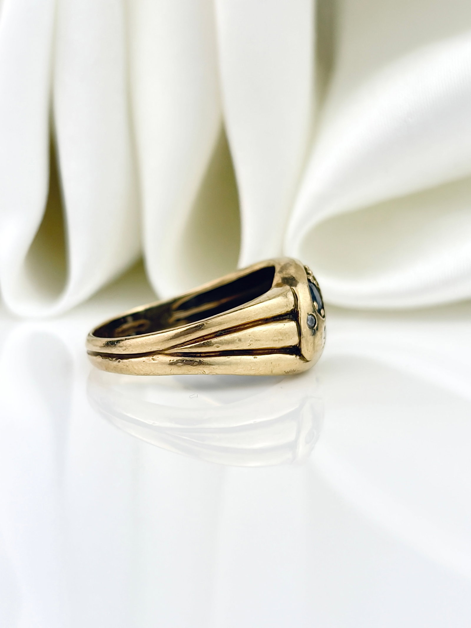 ANTIQUE VICTORIAN 9CT YELLOW GOLD SAPPHIRE AND DIAMOND DOUBLE SNAKE RING - 2