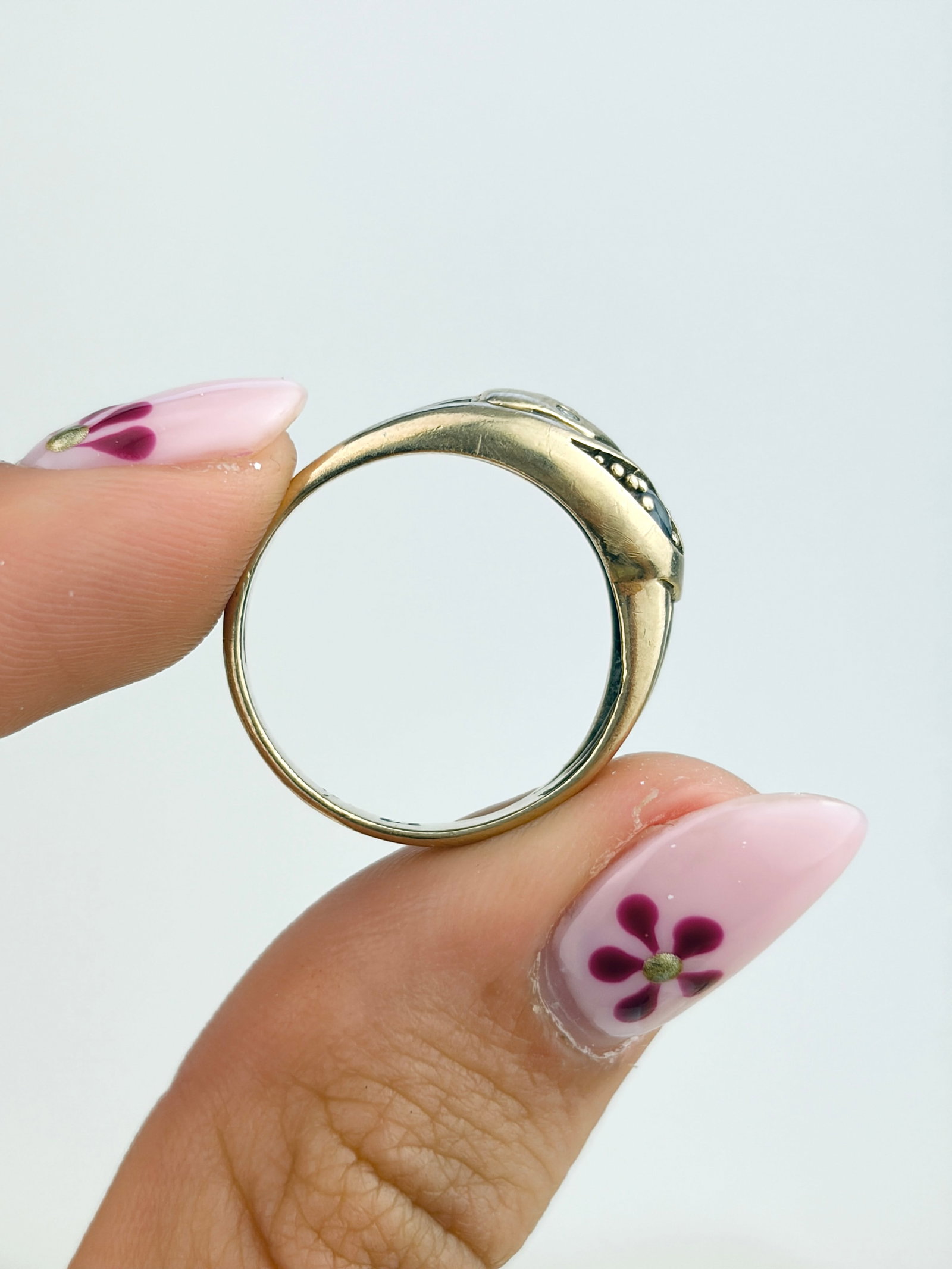 ANTIQUE VICTORIAN 9CT YELLOW GOLD SAPPHIRE AND DIAMOND DOUBLE SNAKE RING - 6