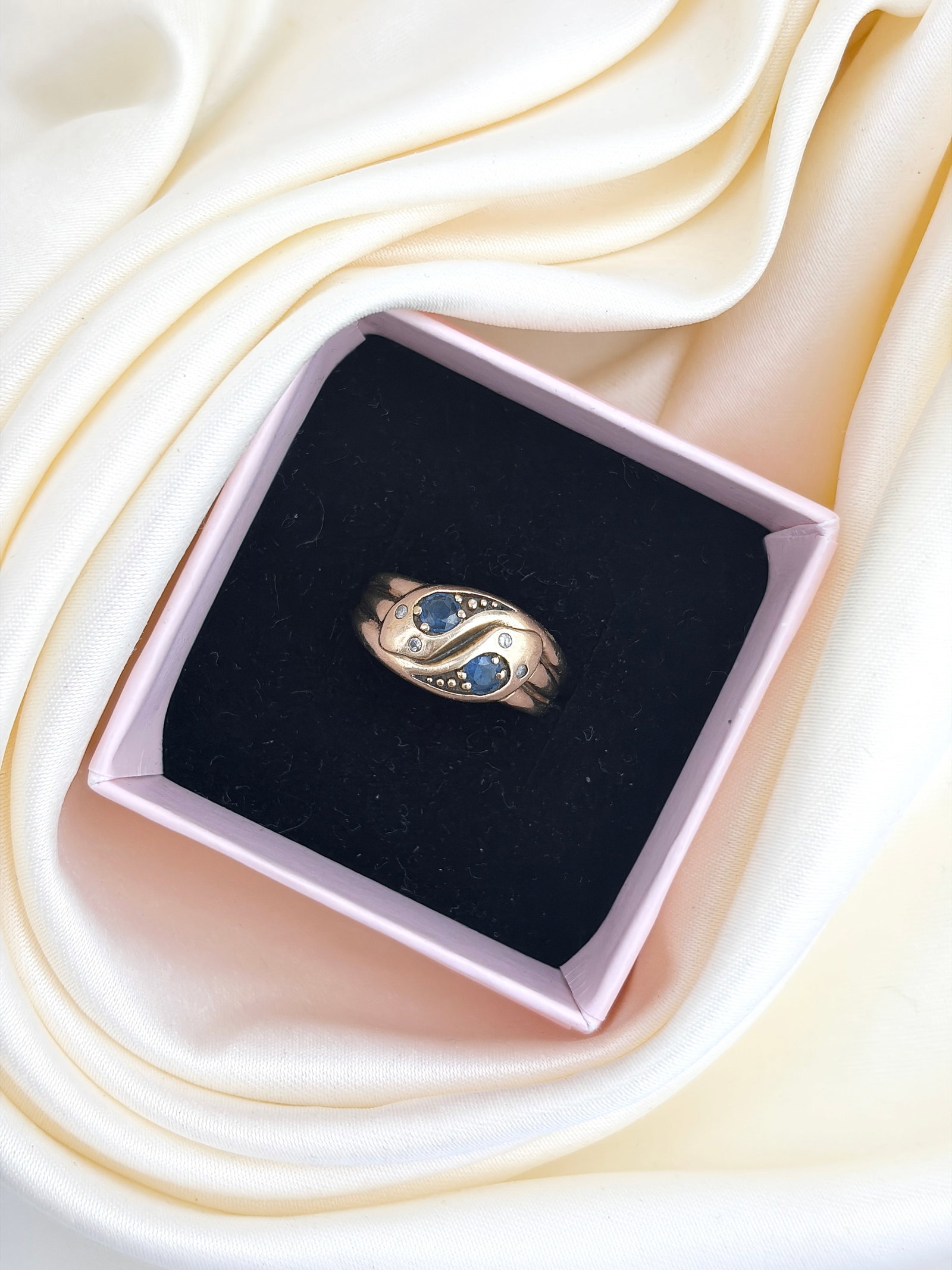 ANTIQUE VICTORIAN 9CT YELLOW GOLD SAPPHIRE AND DIAMOND DOUBLE SNAKE RING - 7