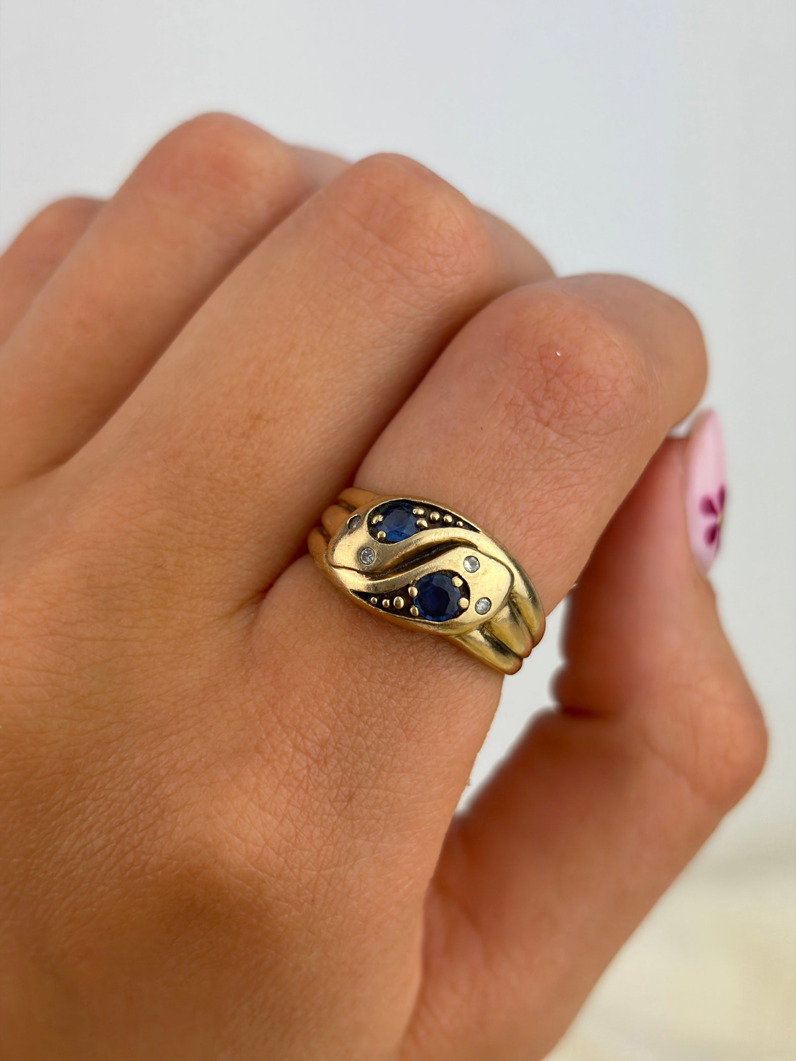 ANTIQUE VICTORIAN 9CT YELLOW GOLD SAPPHIRE AND DIAMOND DOUBLE SNAKE RING - 9
