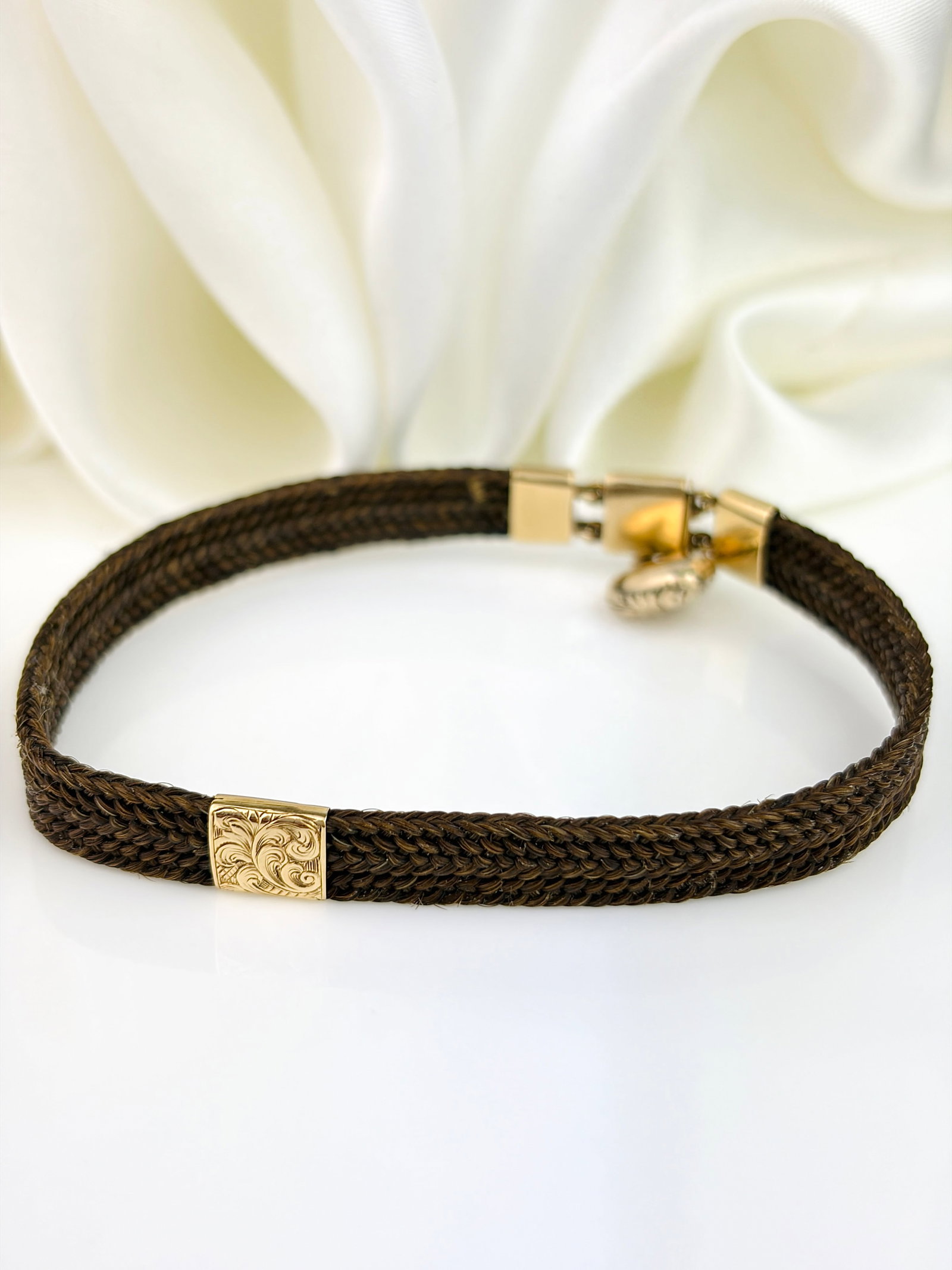 ANTIQUE VICTORIAN MOURNING HAIR BRACELET WITH 9ct GOLD DETAILS AND HEART DROP - 2