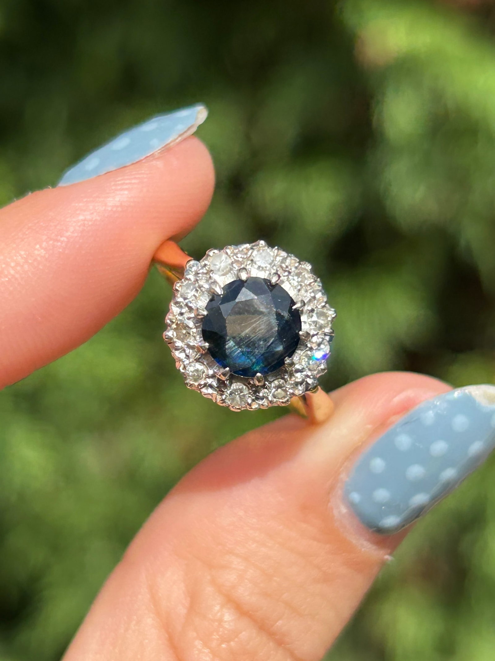 Antique Sapphire and Diamond Cluster Ring in 18ct Gold - 11