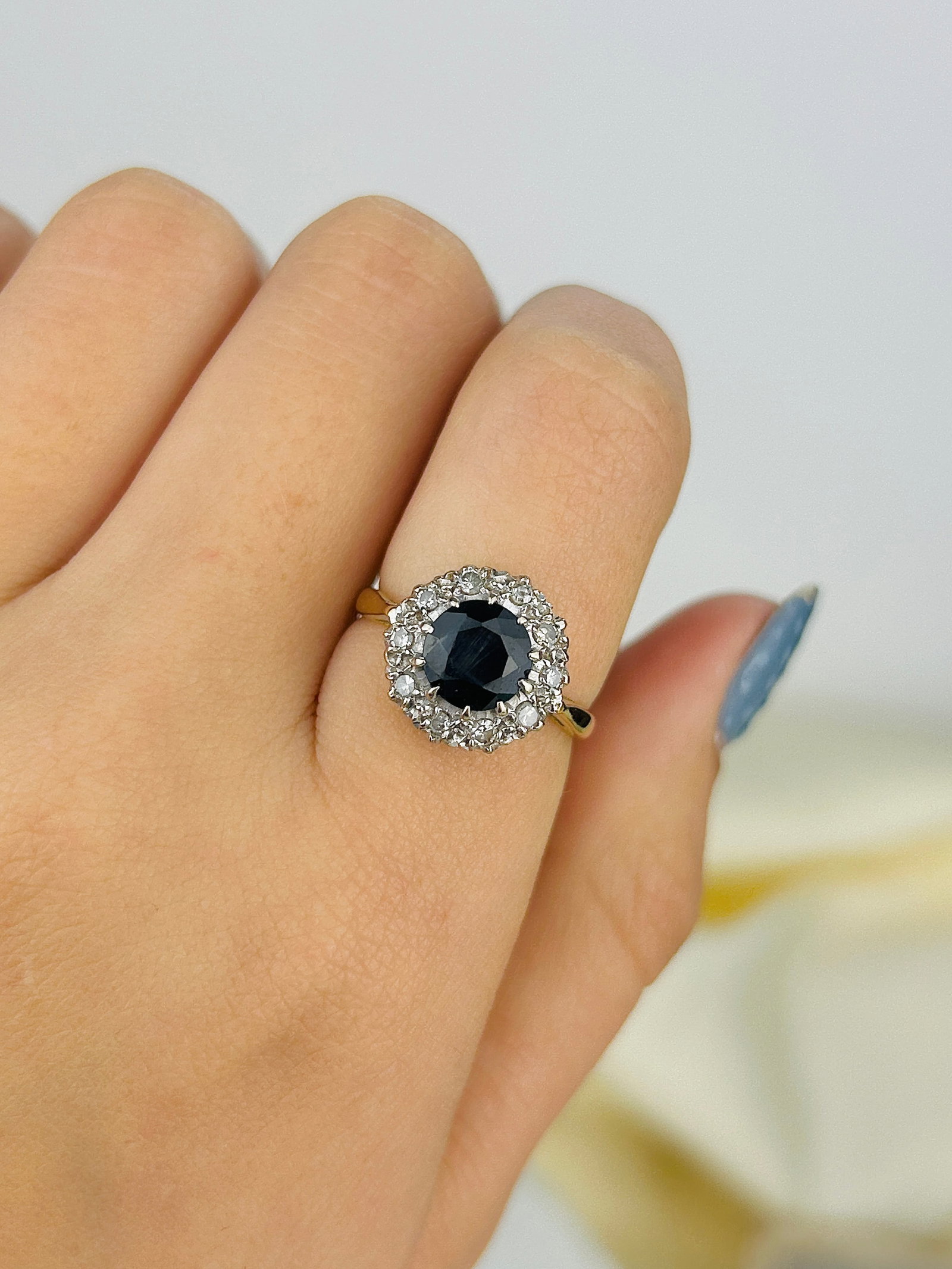 Antique Sapphire and Diamond Cluster Ring in 18ct Gold - 8