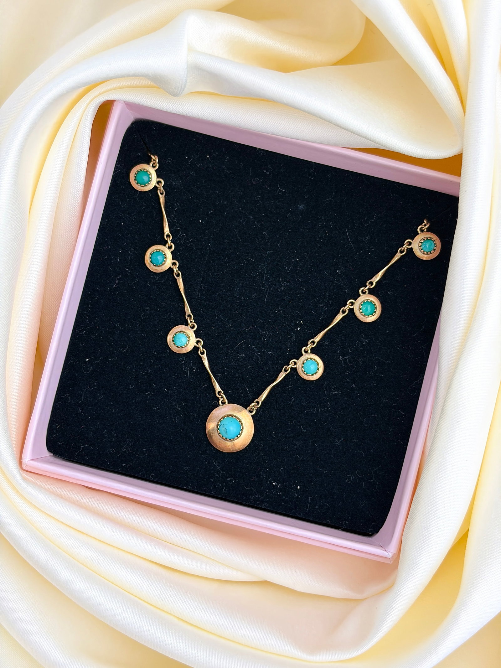 VINTAGE C.1982 9CT YELLOW GOLD TURQUOISE DISC NECKLACE - 10