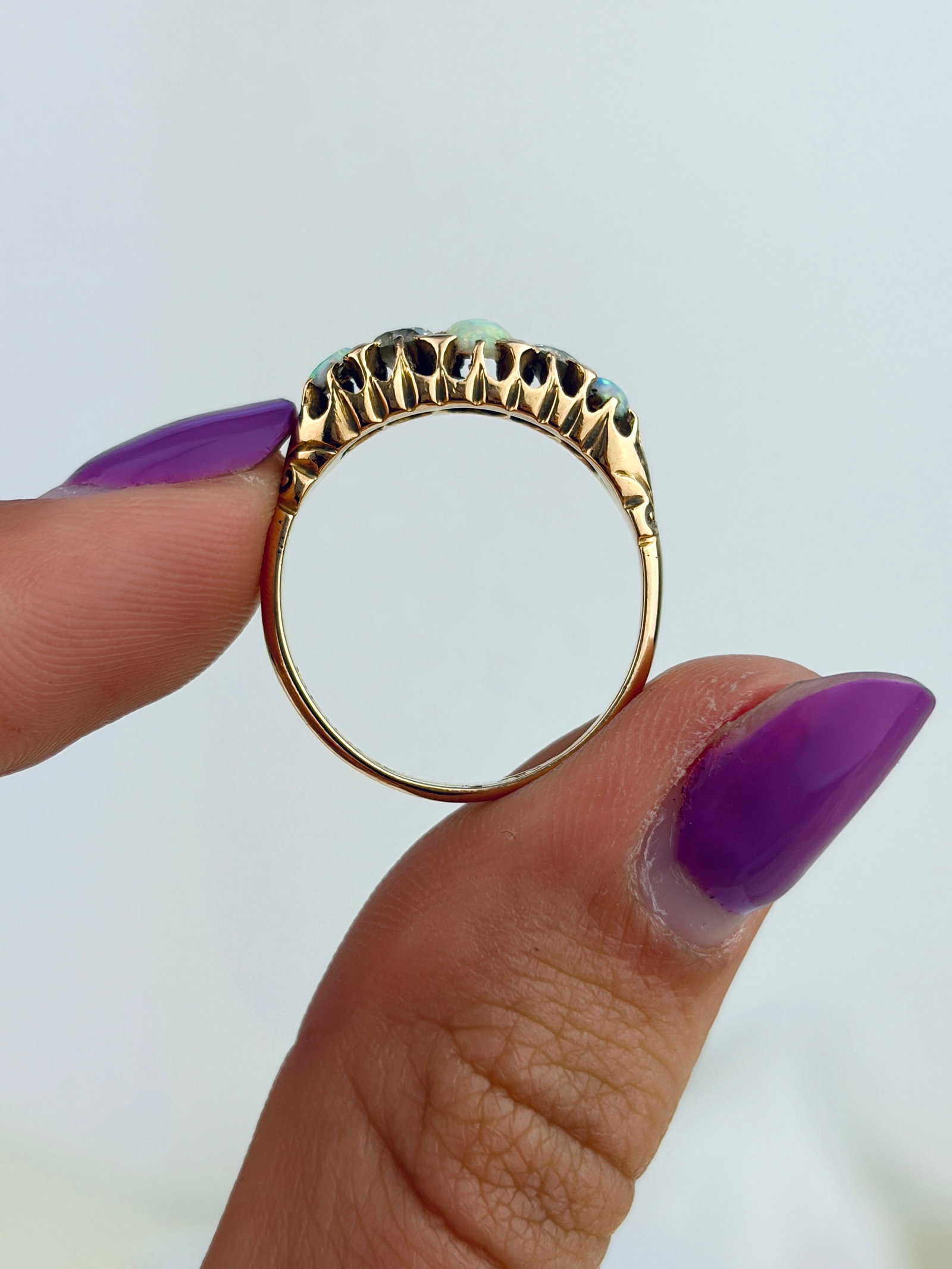 ANTIQUE C.1900 18CT YELLOW GOLD OPAL AND DIAMOND 5 STONE RING - 10