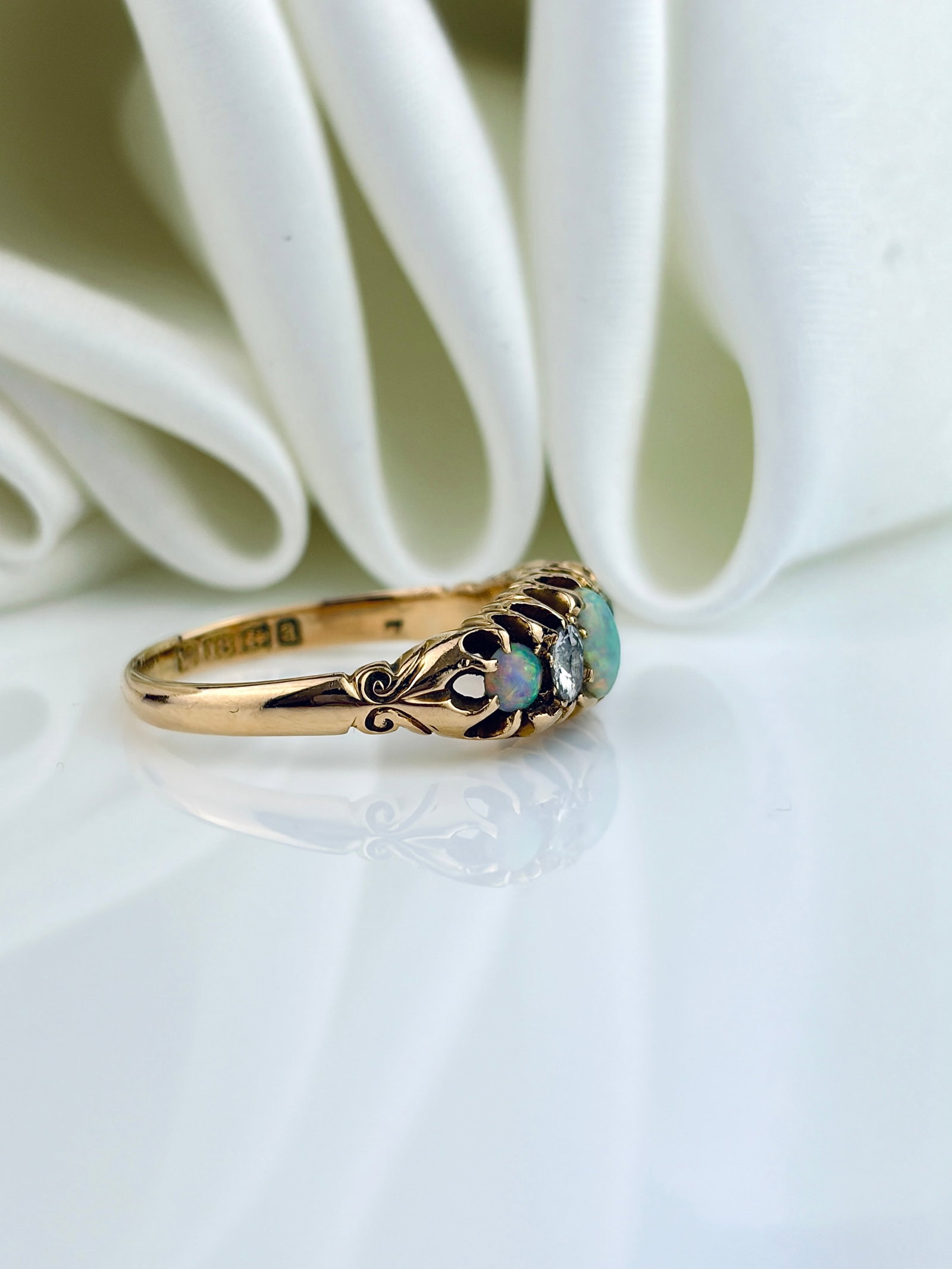 ANTIQUE C.1900 18CT YELLOW GOLD OPAL AND DIAMOND 5 STONE RING - 6