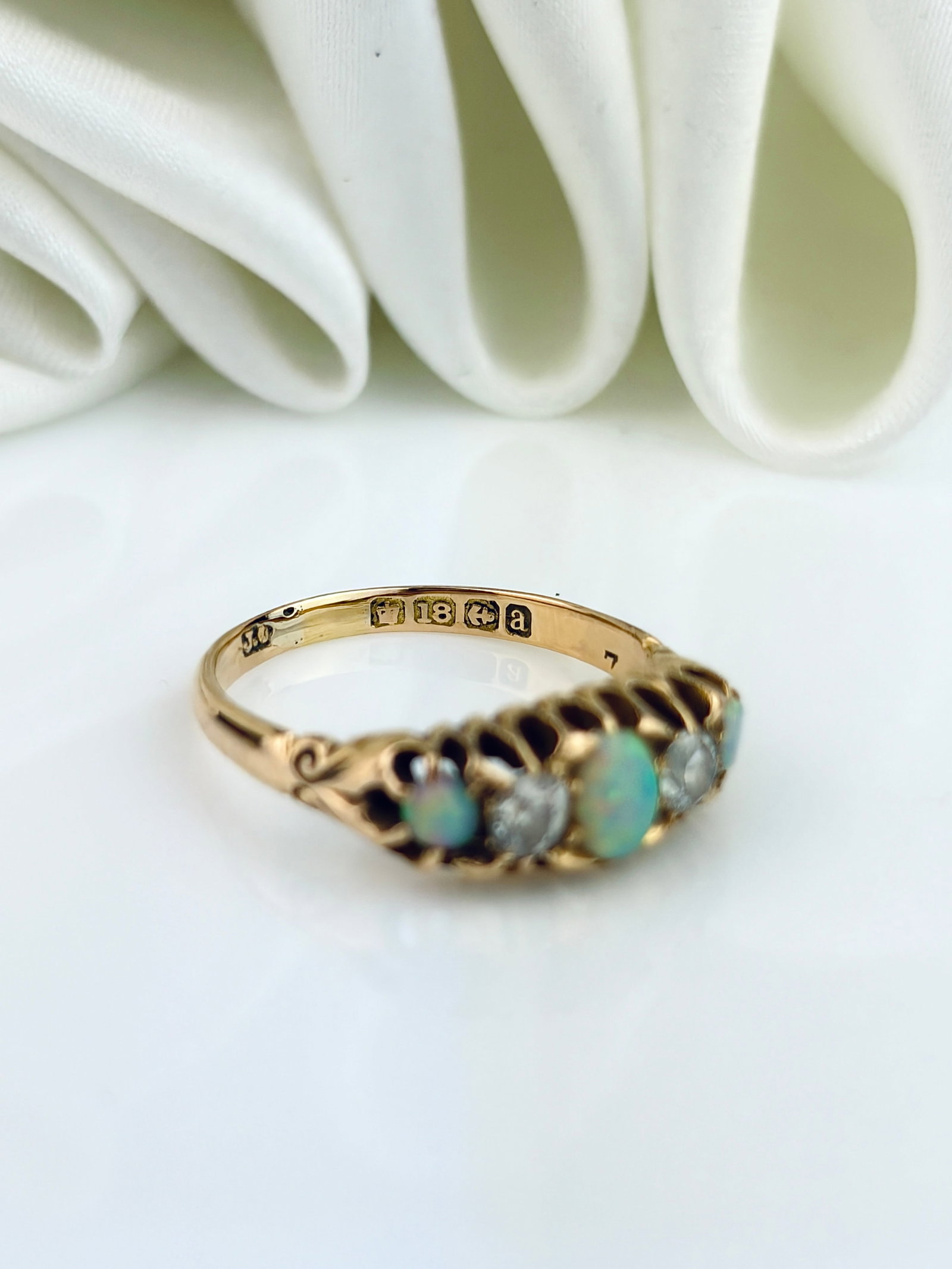 ANTIQUE C.1900 18CT YELLOW GOLD OPAL AND DIAMOND 5 STONE RING - 8