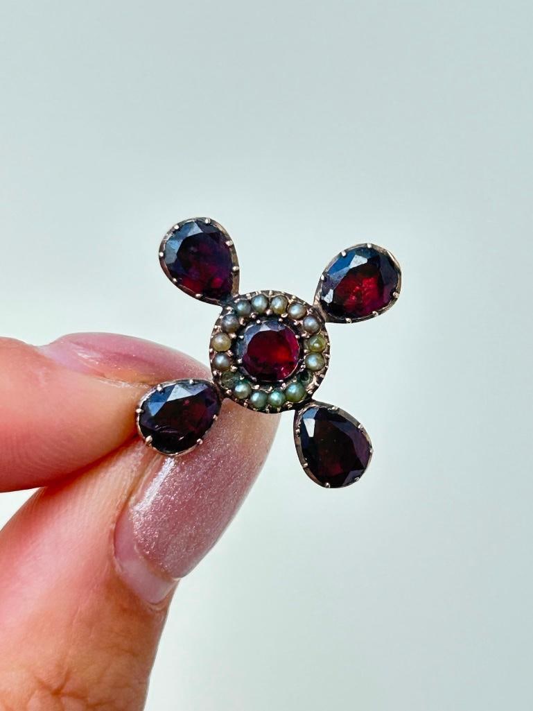 Antique Flat Cut Garnet and Pearl Gold Brooch - 7