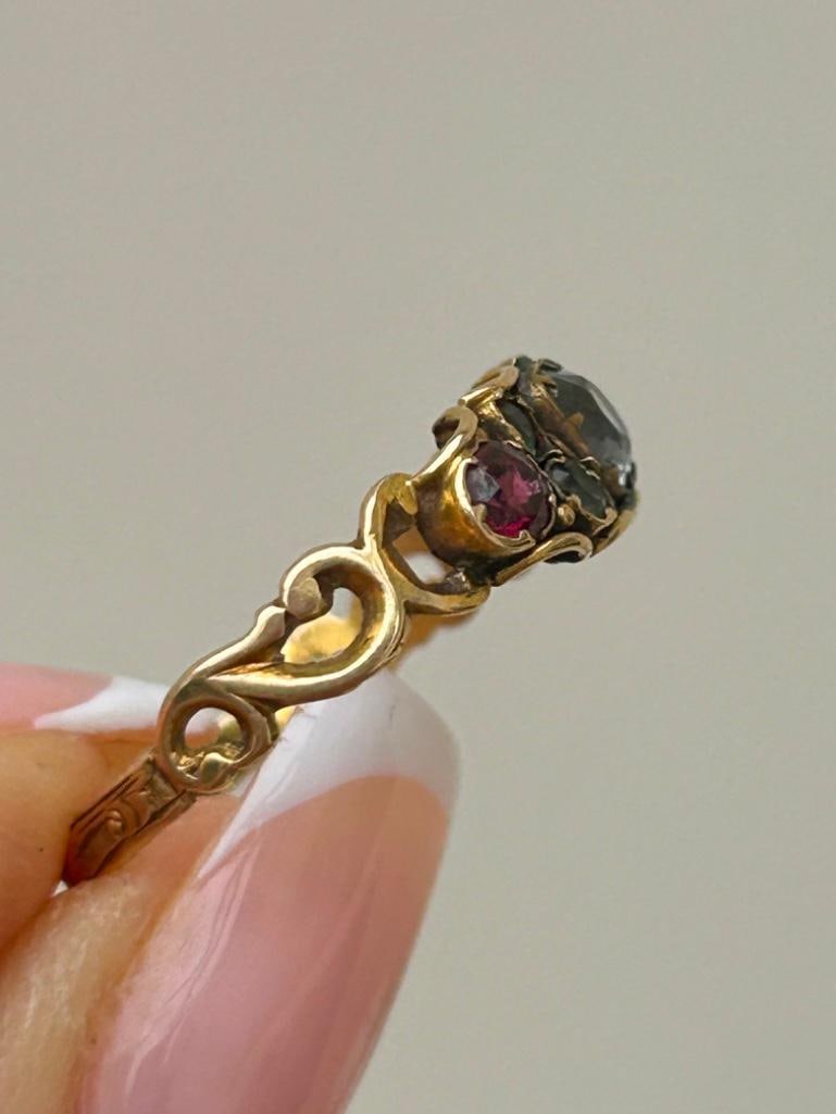 Antique Gemstone Ring in Gold - 3