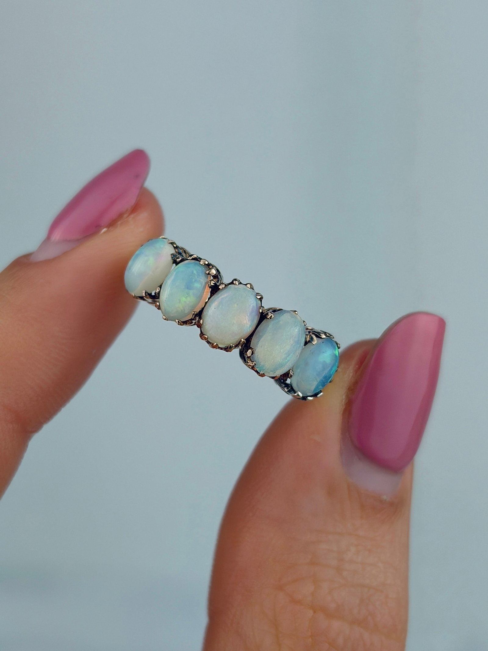 ANTIQUE 9CT YELLOW GOLD OPAL 5 STONE RING - 5