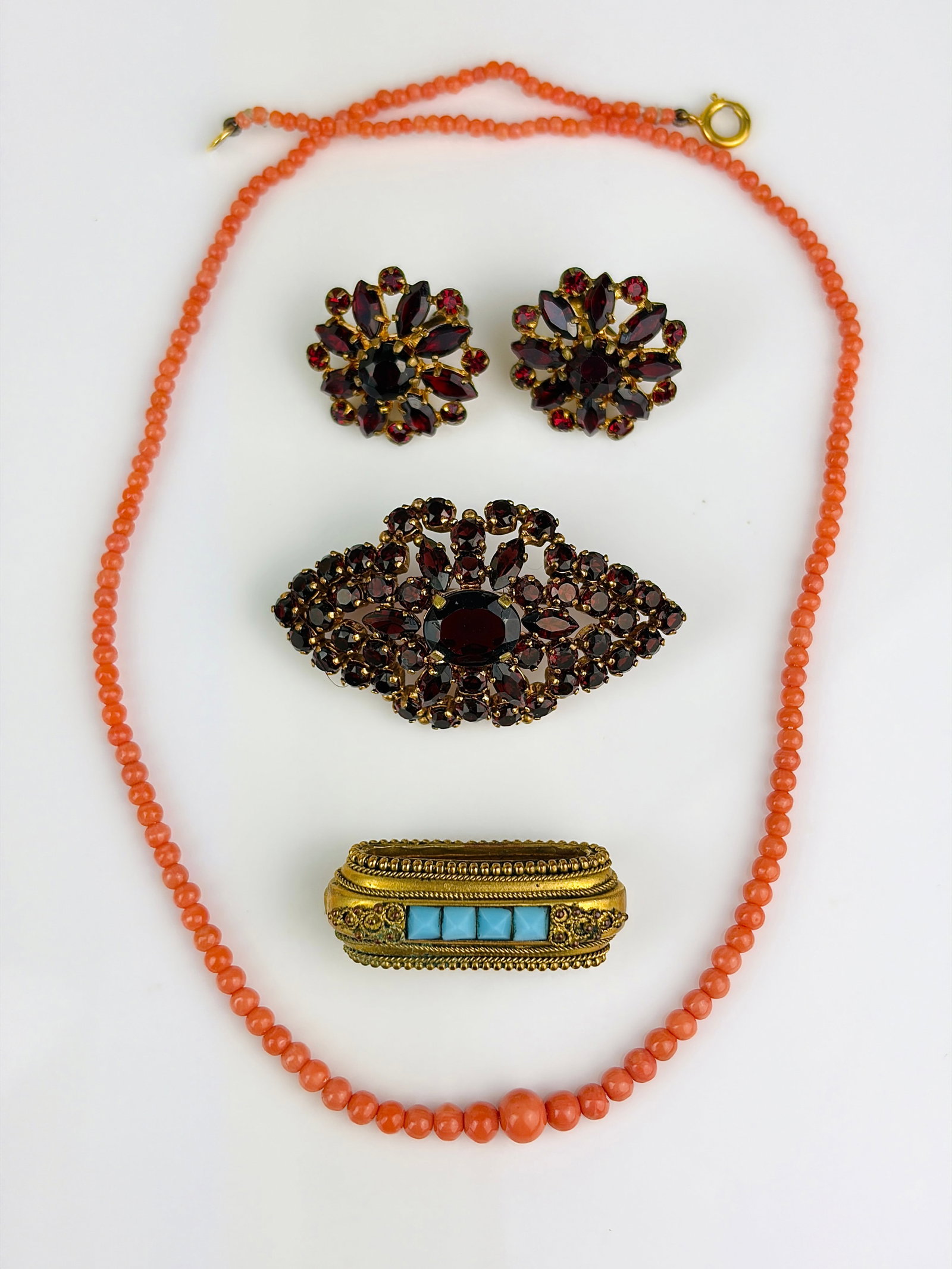 MIXED LOT - Brooches, Necklace etc: MIXED LOT - Brooches, Necklace etc