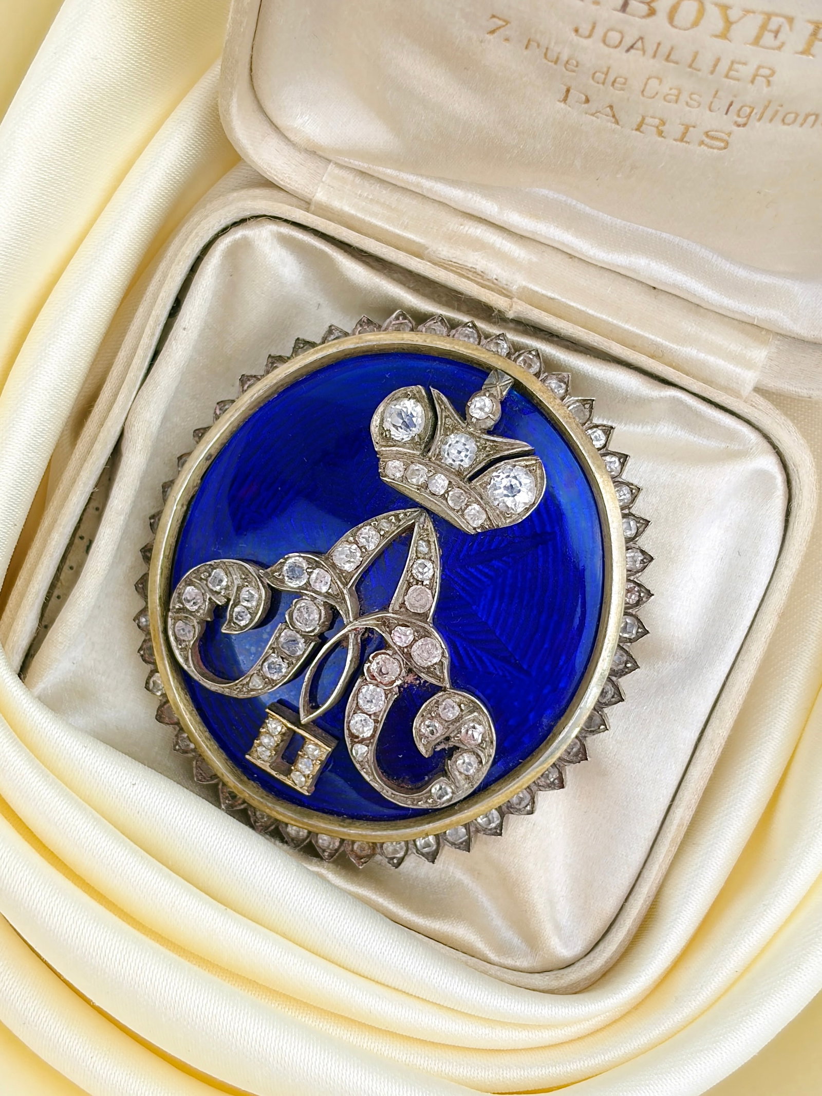 ANTIQUE BRISTOL BLUE GLASS LARGE BROOCH WITH PASTE 'A' AND SURROUND, WITH ROSE CUT DIAMOND NUMERAL: ANTIQUE BOXED BRISTOL BLUE GLASS LARGE BROOCH WITH PASTE 'A' AND SURROUND, WITH ROSE CUT DIAMOND NUMERAL A truly exquisite piece, that is more than just a brooch - a piece of art!