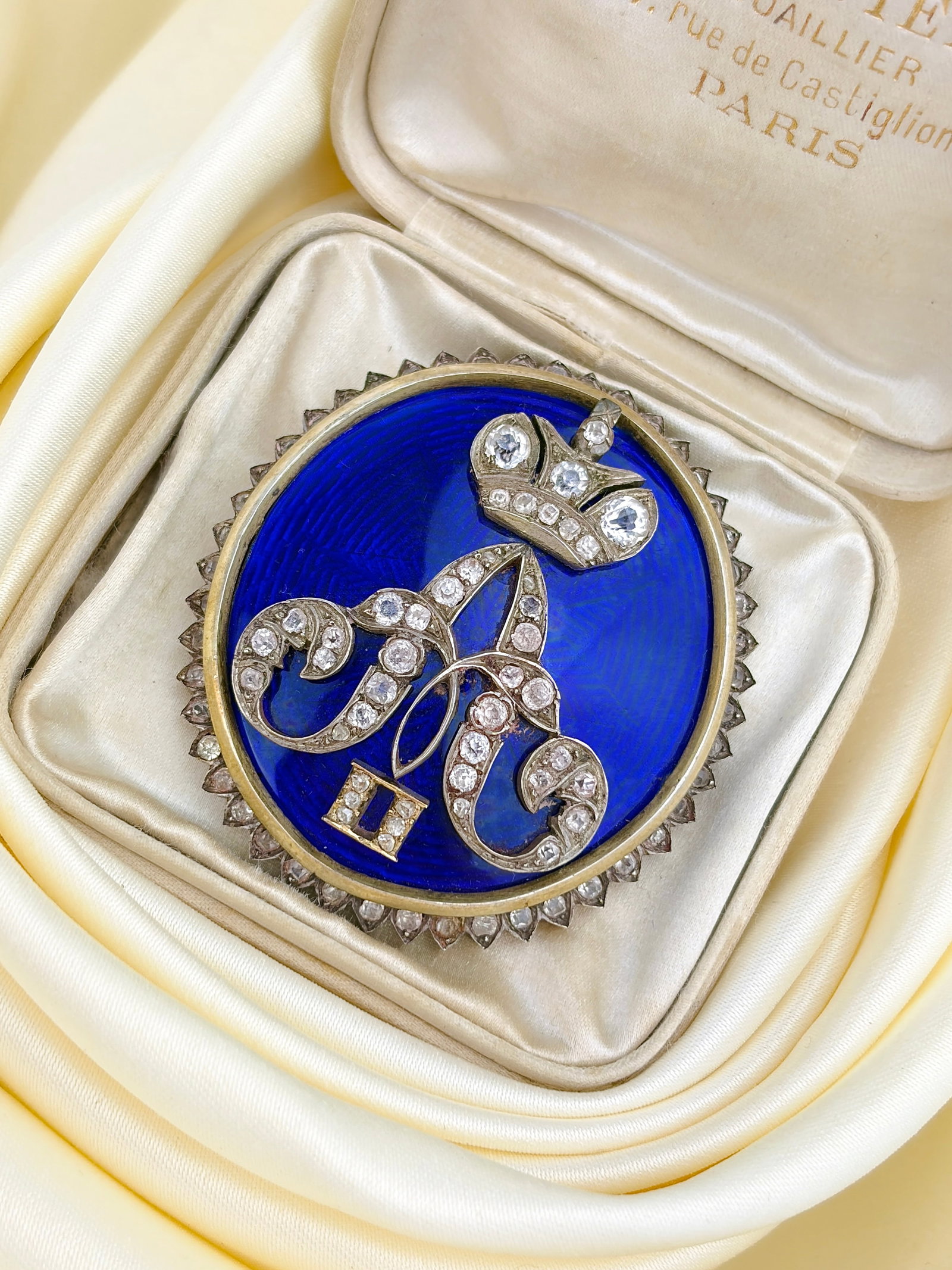 ANTIQUE BRISTOL BLUE GLASS LARGE BROOCH WITH PASTE 'A' AND SURROUND, WITH ROSE CUT DIAMOND NUMERAL - 6