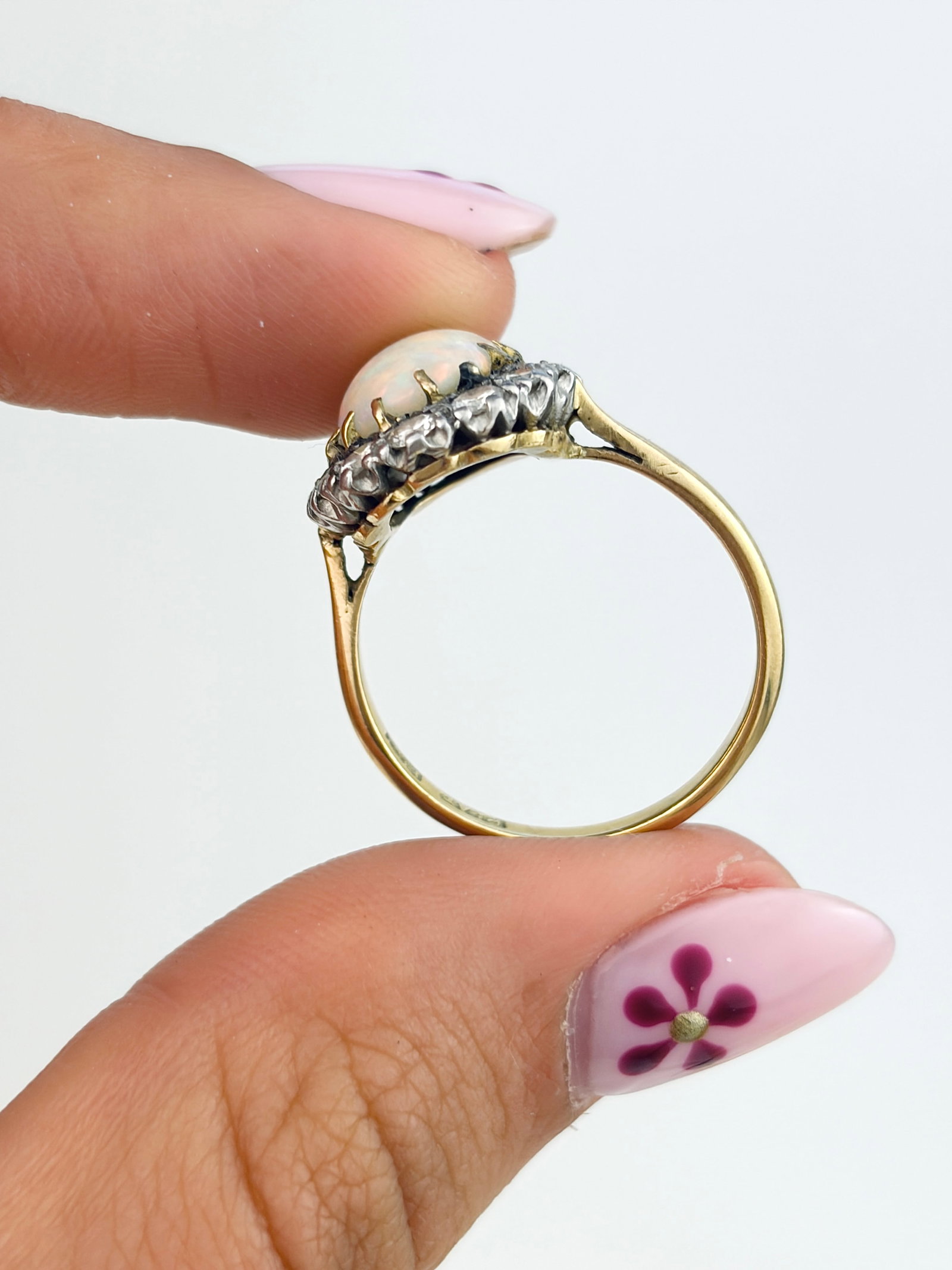 LOVELY ANTIQUE 18CT GOLD AND PLATINUM OPAL AND DIAMOND CLUSTER RING - 6