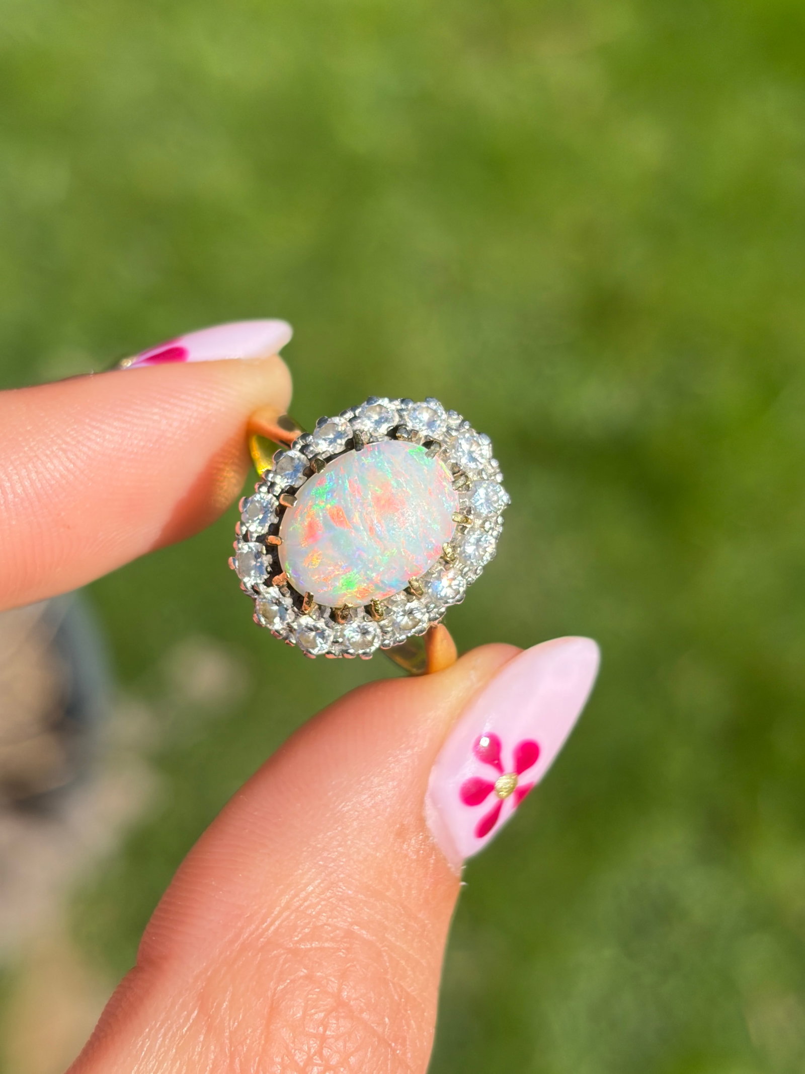 LOVELY ANTIQUE 18CT GOLD AND PLATINUM OPAL AND DIAMOND CLUSTER RING - 8