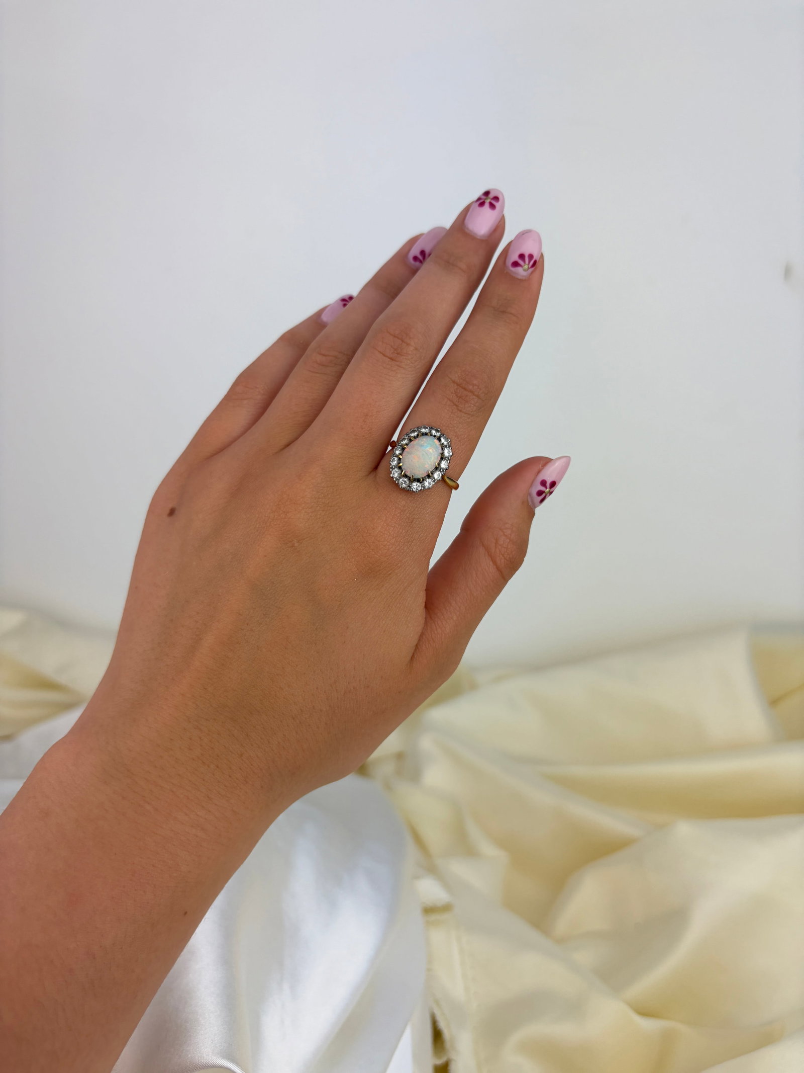 LOVELY ANTIQUE 18CT GOLD AND PLATINUM OPAL AND DIAMOND CLUSTER RING - 9
