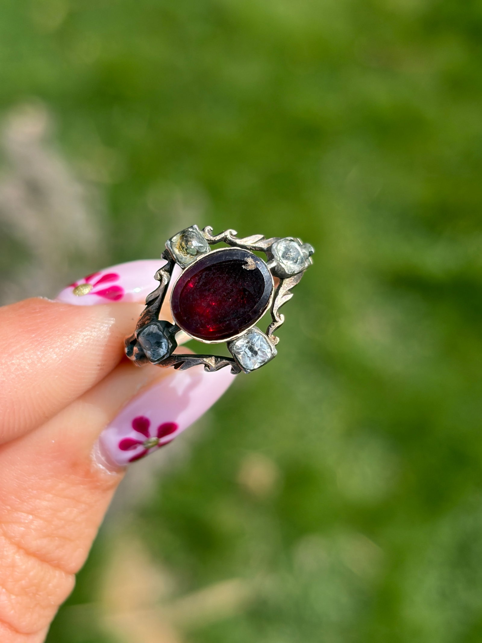 ANTIQUE GEORGIAN FLAT CUT GARNET AND PASTE RING IN GOLD - 2