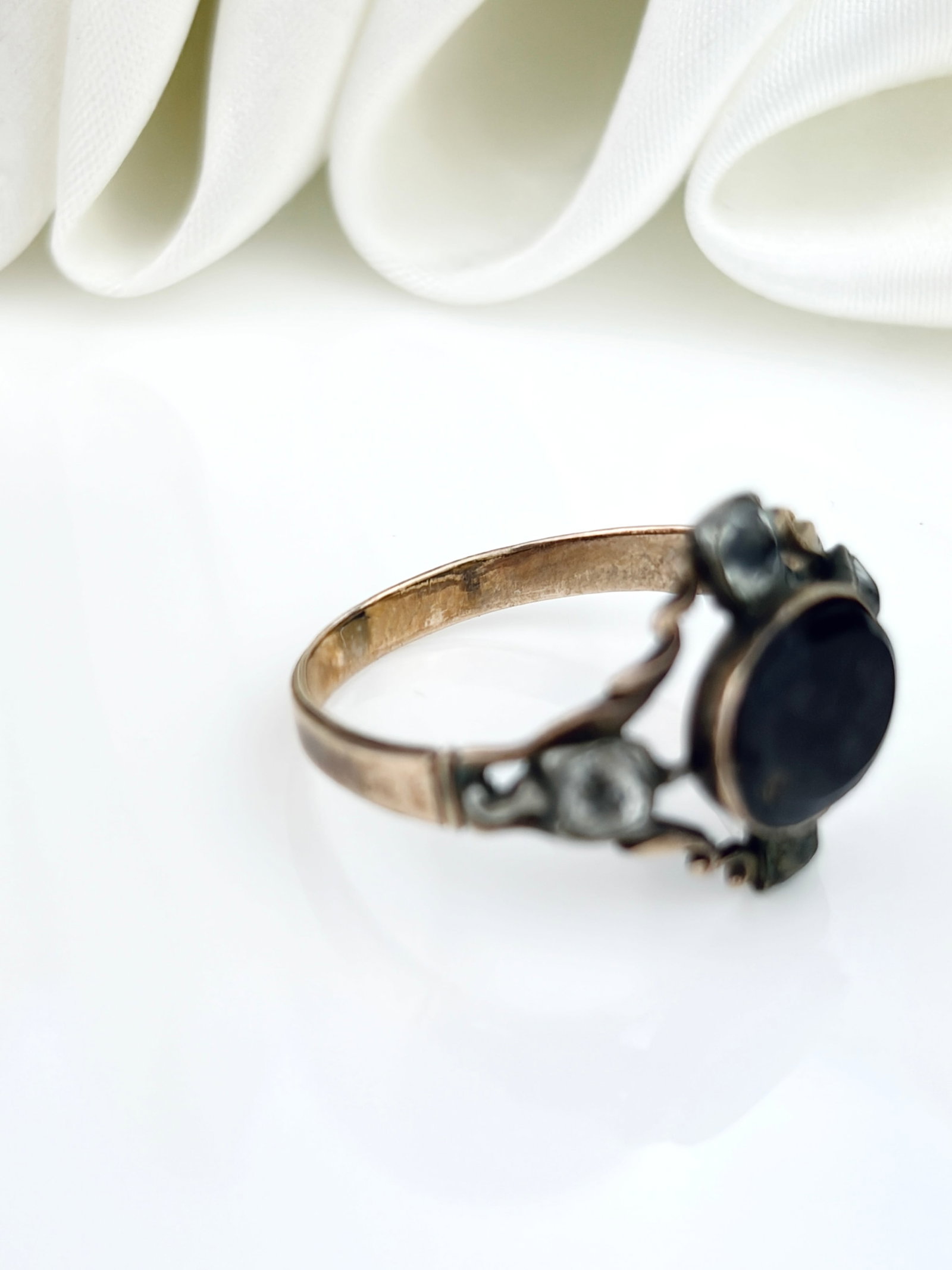 ANTIQUE GEORGIAN FLAT CUT GARNET AND PASTE RING IN GOLD - 5