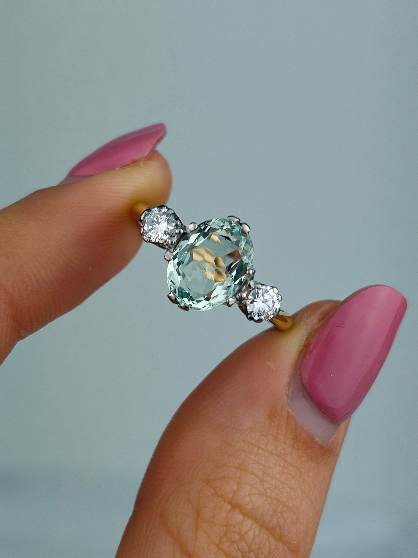 VINTAGE 18CT YELLOW GOLD AND PLATINUM AQUAMARINE AND DIAMOND 3 STONE RING - 5