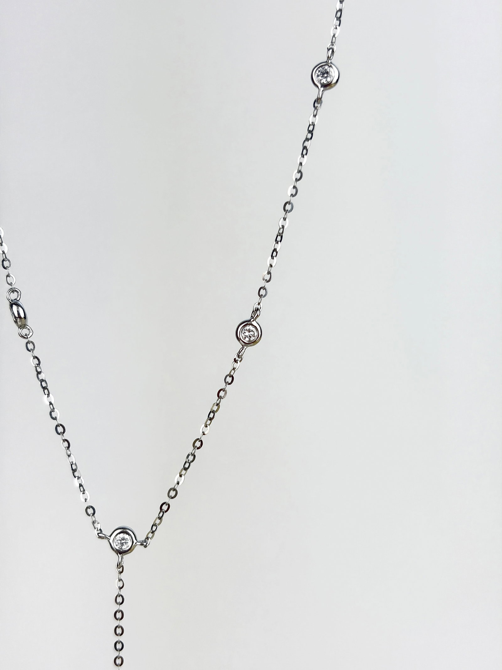 18CT WHITE GOLD DIAMOND DROP NECKLACE - 3
