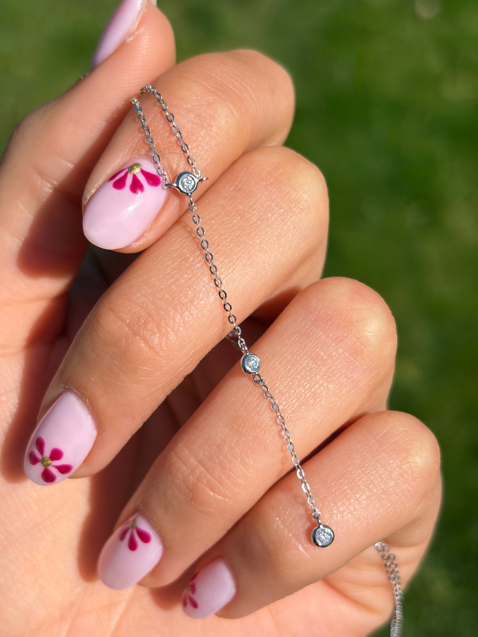18CT WHITE GOLD DIAMOND DROP NECKLACE - 9
