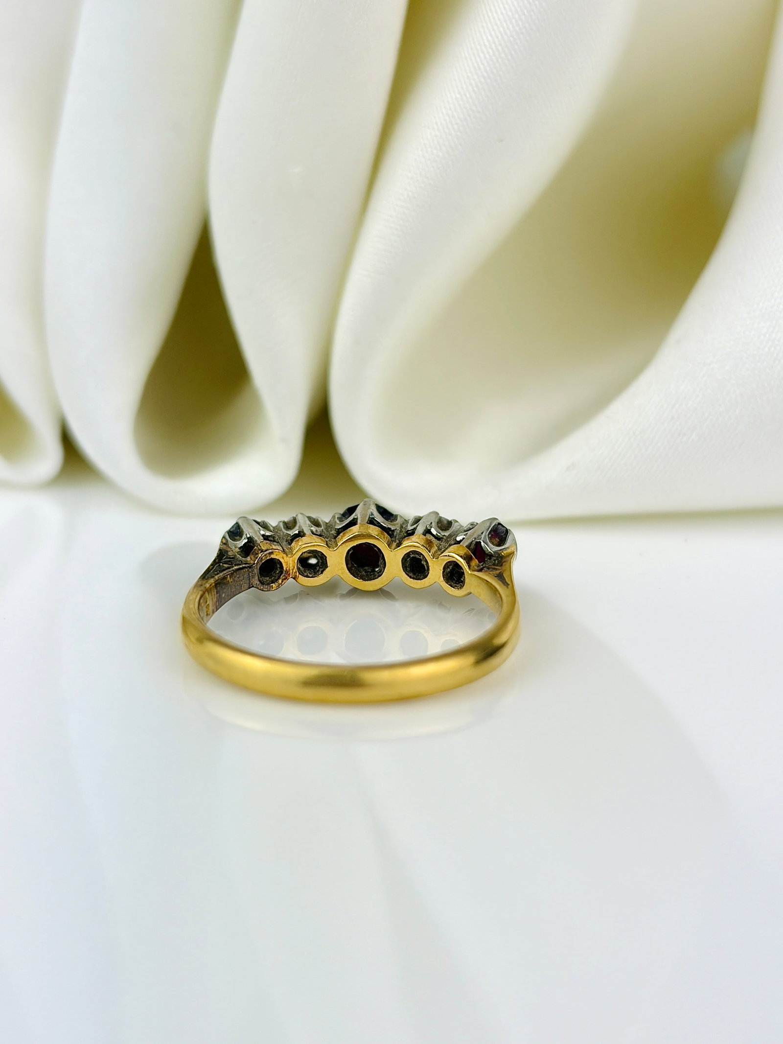 Vintage 18ct yellow gold and platinum ruby and diamond 5 stone ring - 3