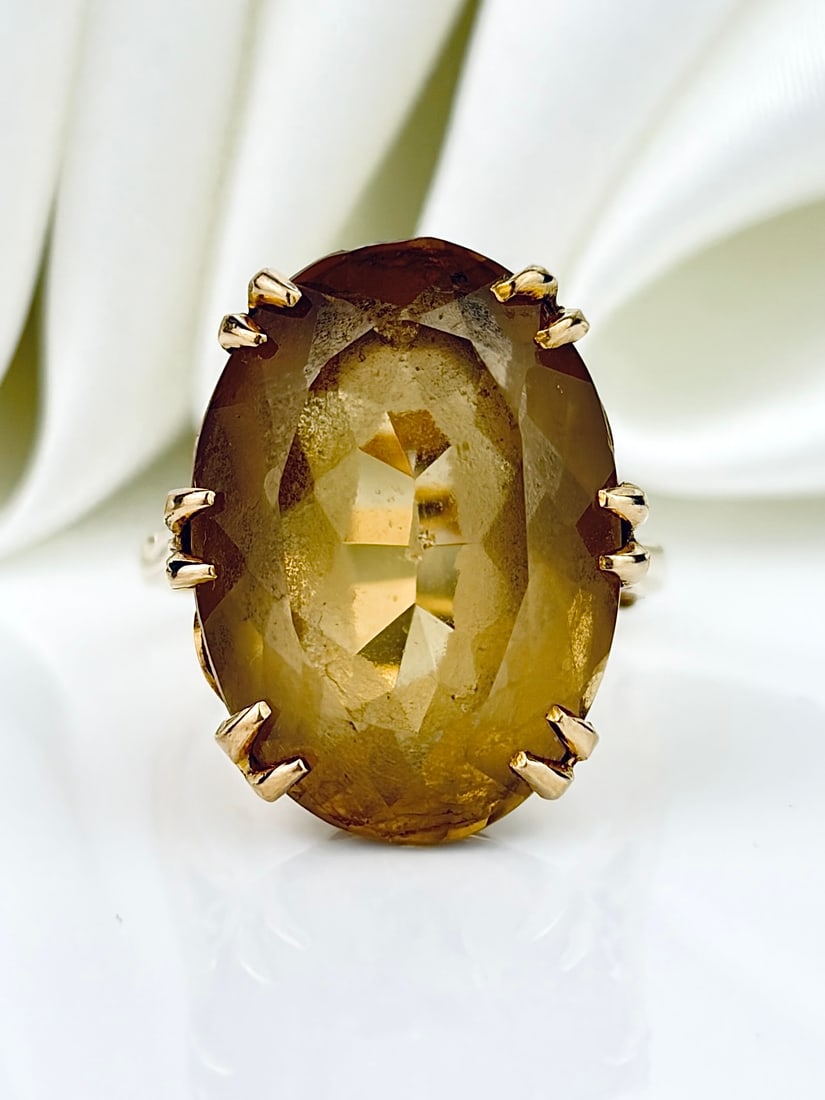 LARGE VINTAGE 9CT YELLOW GOLD CITRINE COCKTAIL RING: LARGE VINTAGE 9CT YELLOW GOLD CITRINE COCKTAIL RING There is a size insert. 
