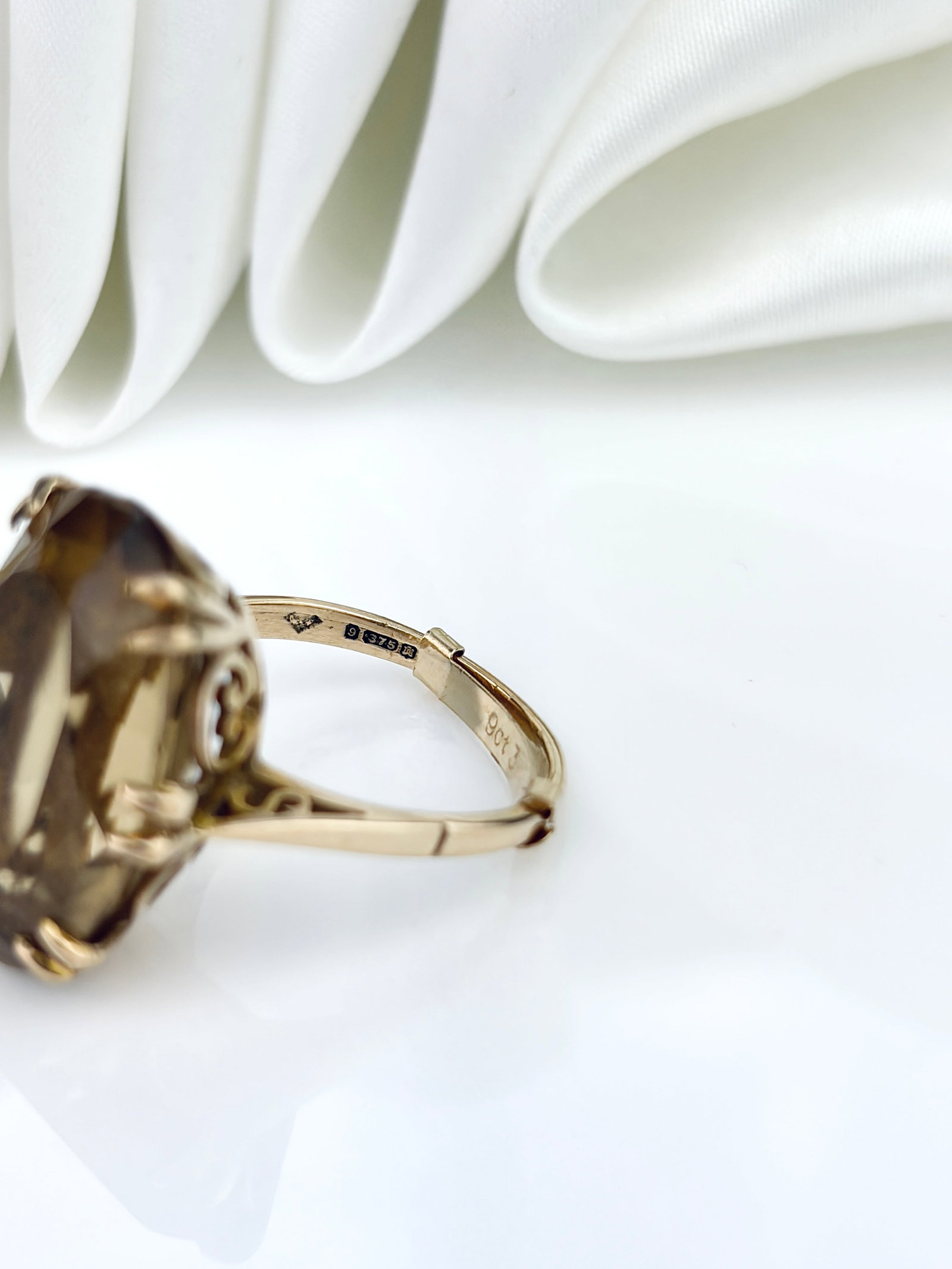 LARGE VINTAGE 9CT YELLOW GOLD CITRINE COCKTAIL RING - 5